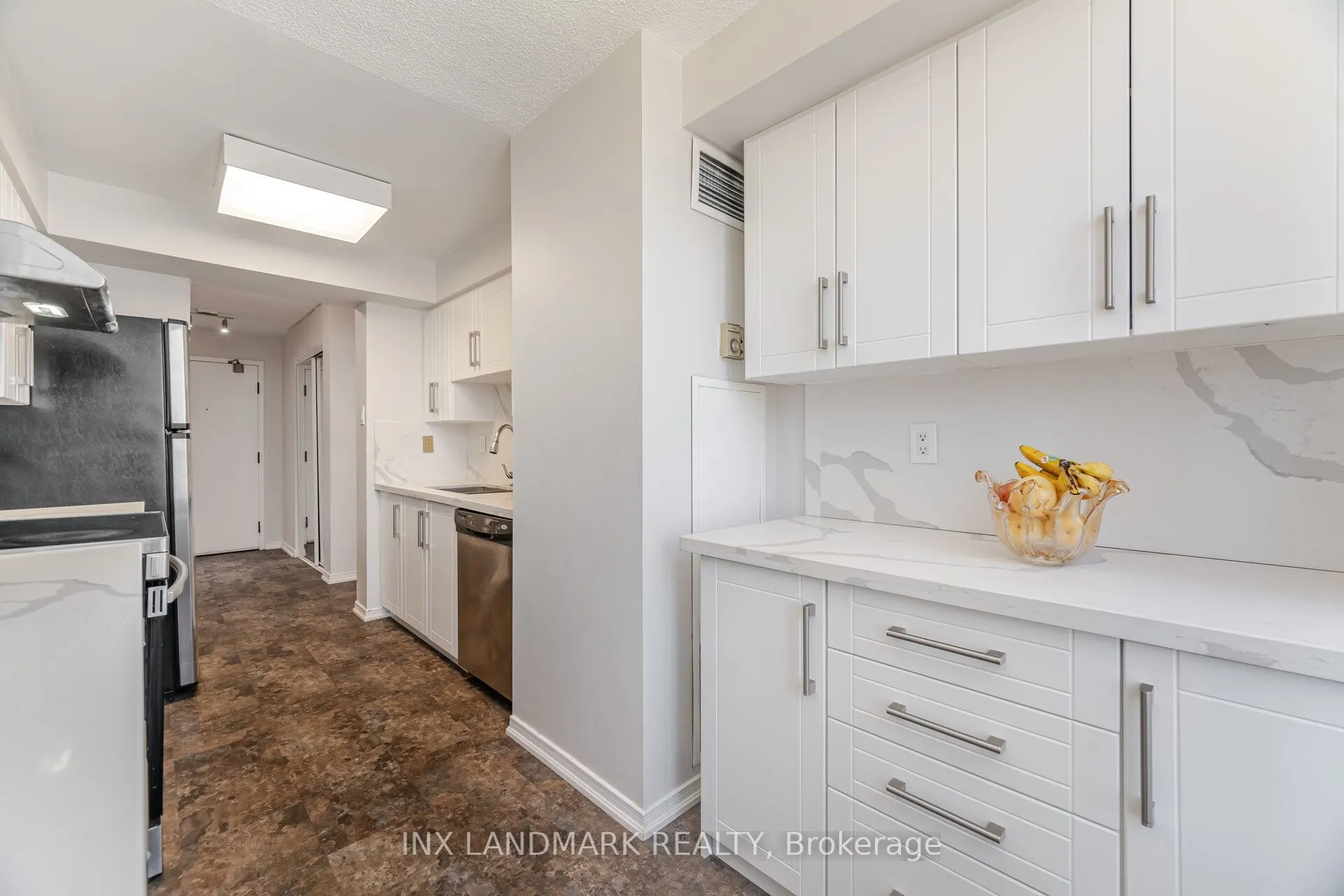 330 Rathburn Road W #2008