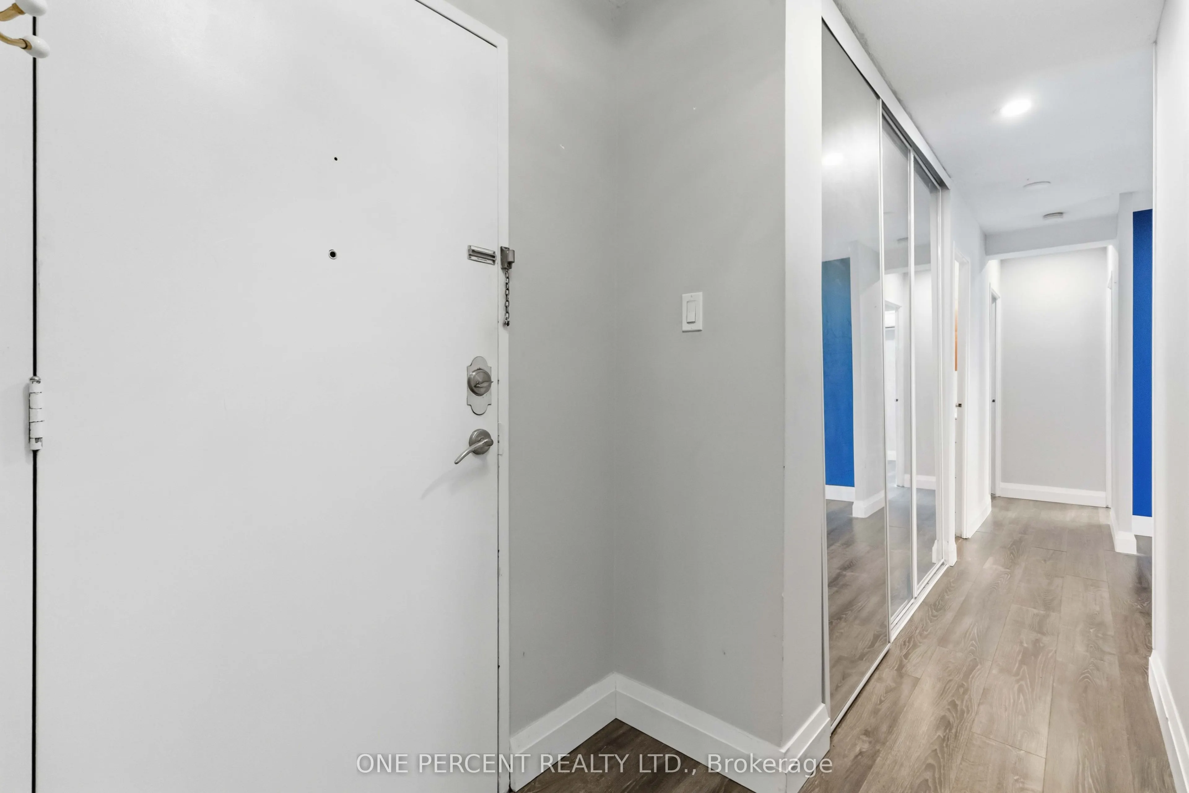 15 Elizabeth Street N #1005