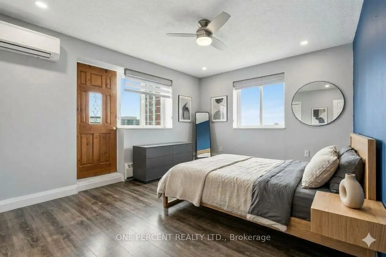 15 Elizabeth Street N #1005