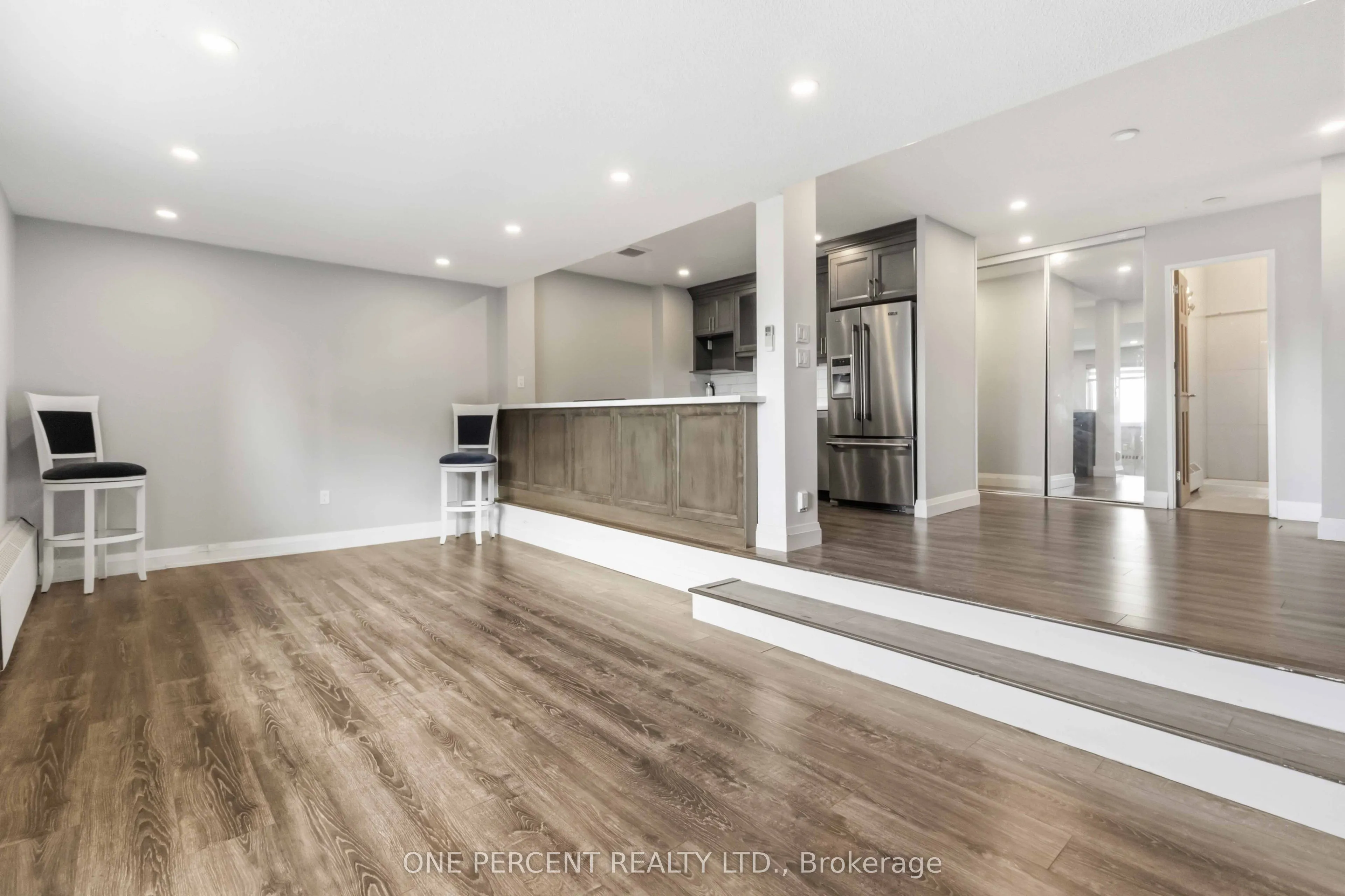 15 Elizabeth Street N #1005