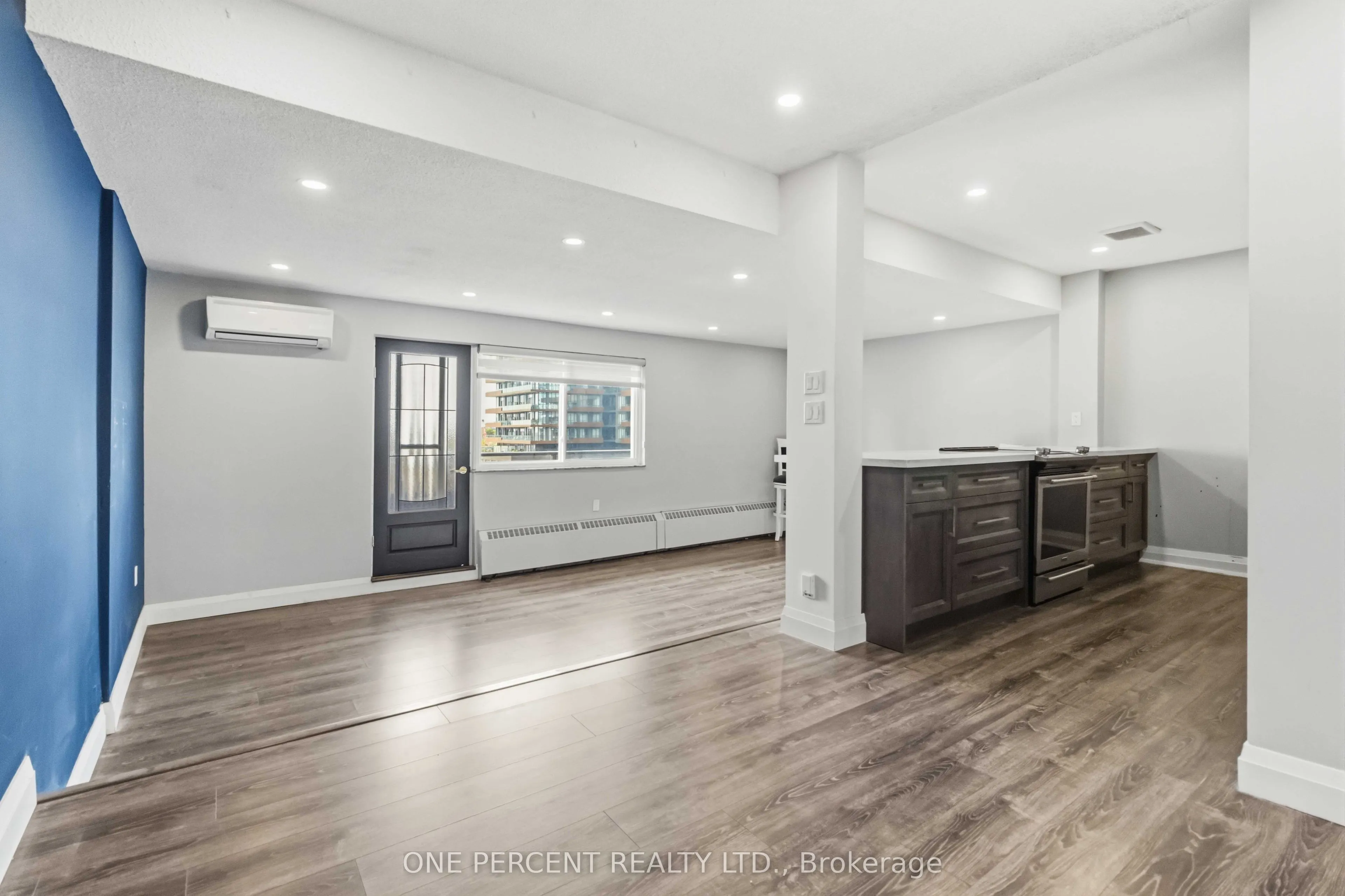 15 Elizabeth Street N #1005