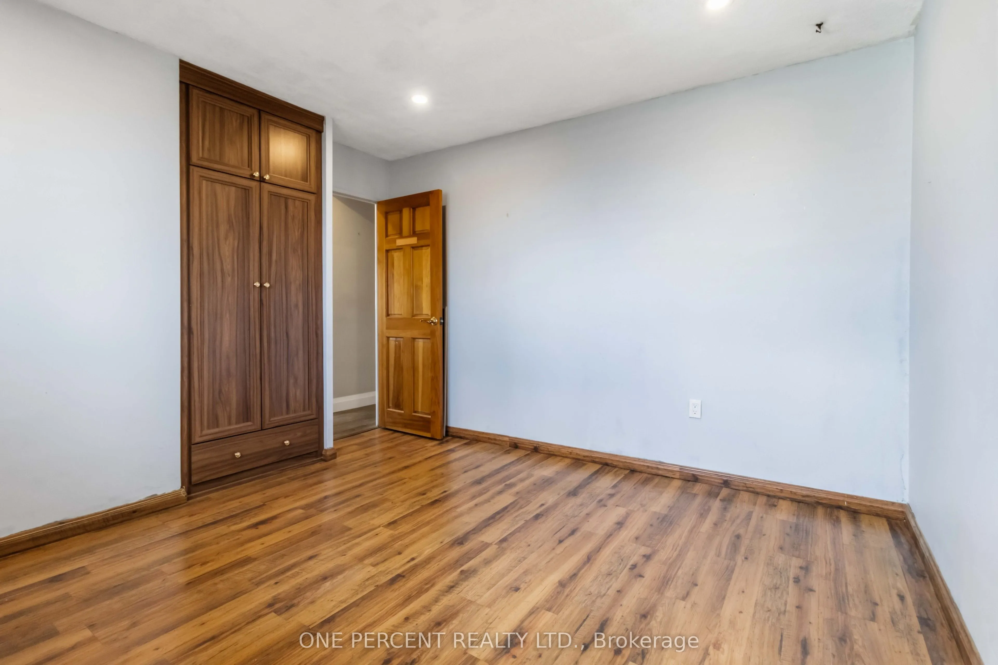 15 Elizabeth Street N #1005