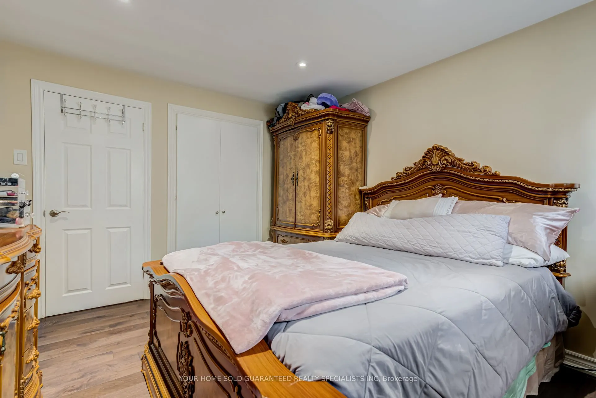 5 Hallow Crescent