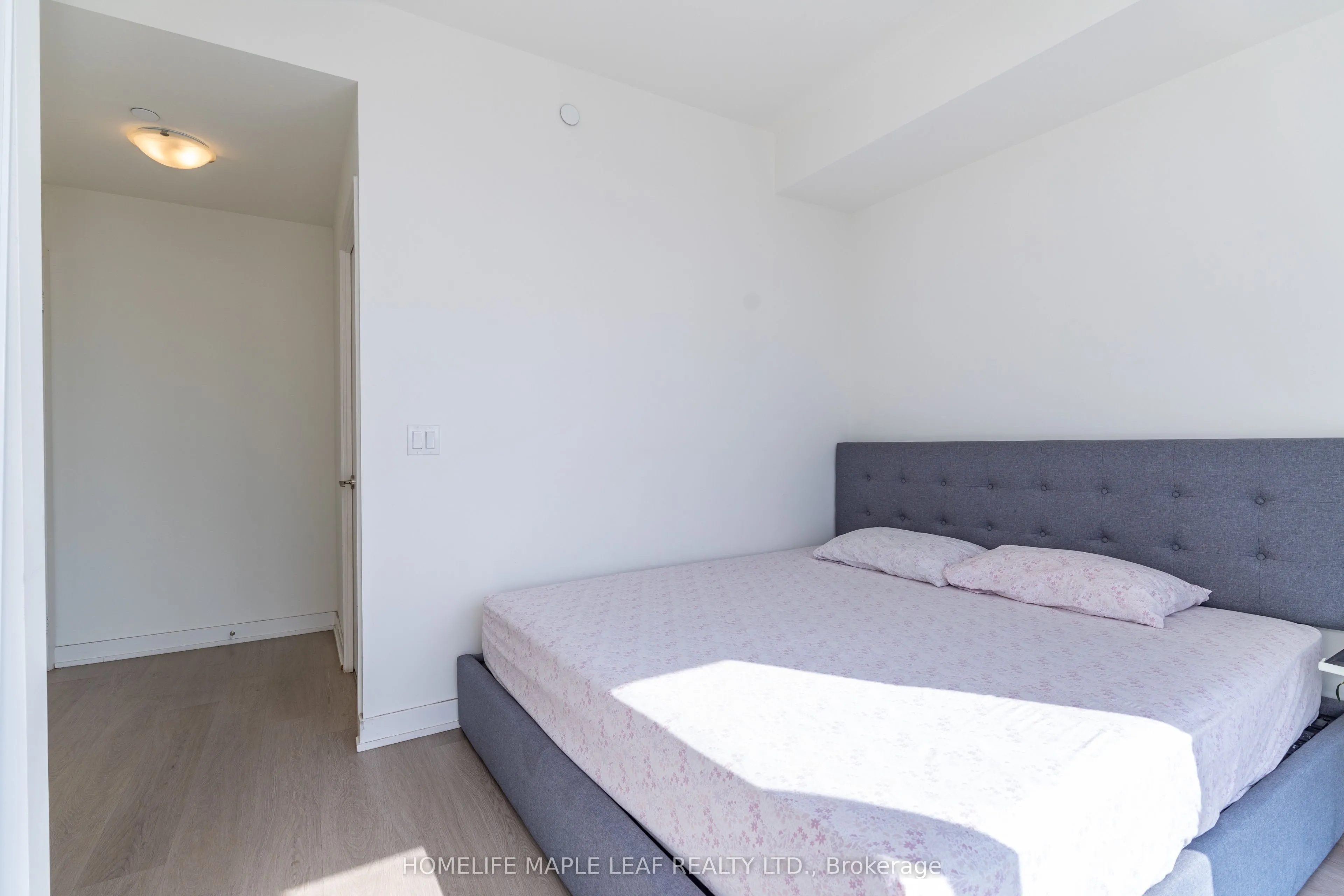 859 The Queensway #703