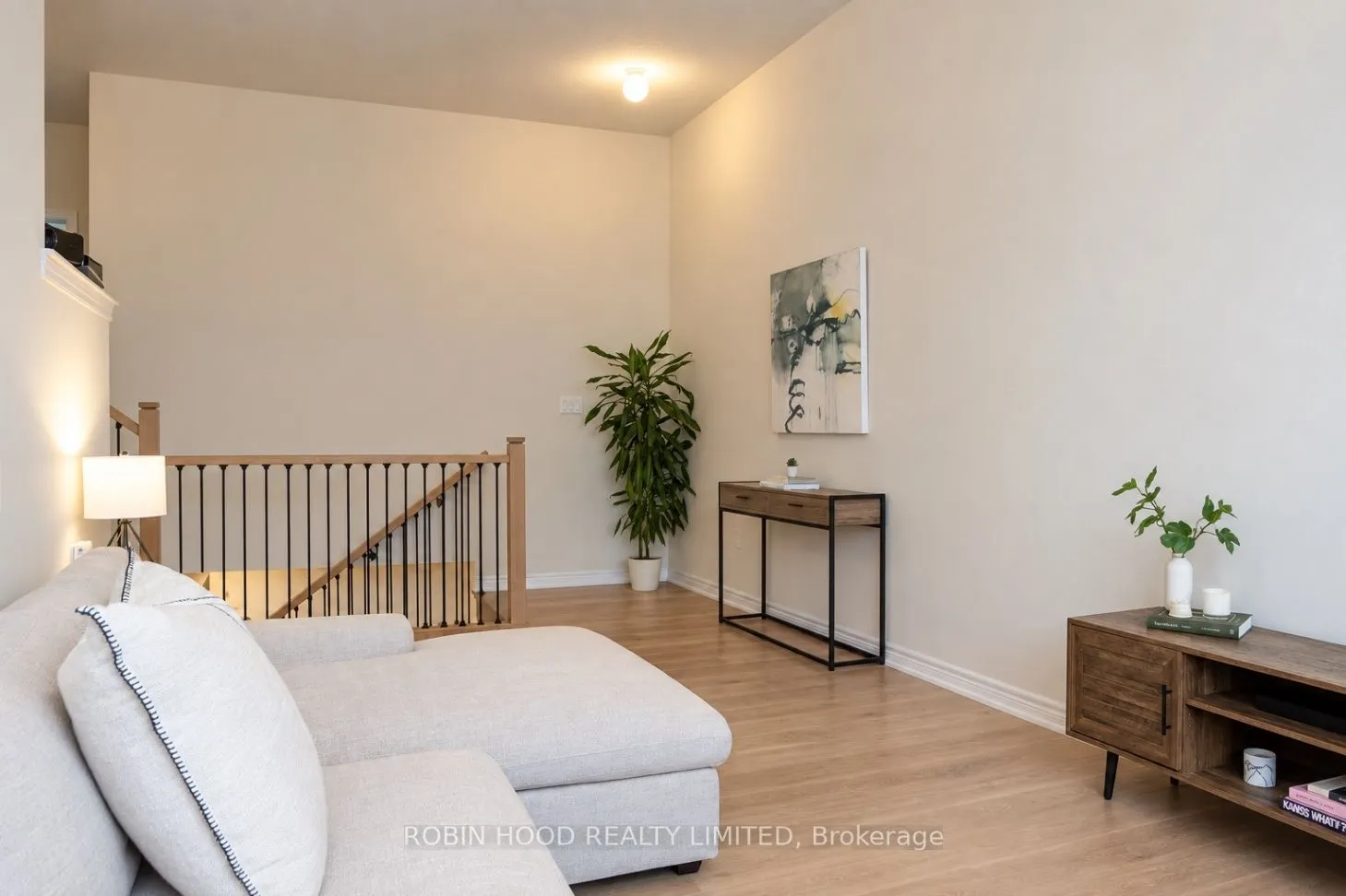 896 Apple Terrace
