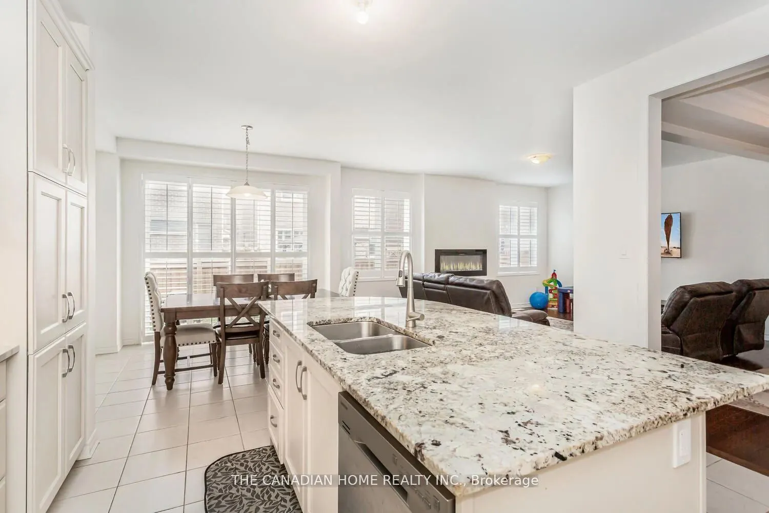 1261 Rose Way