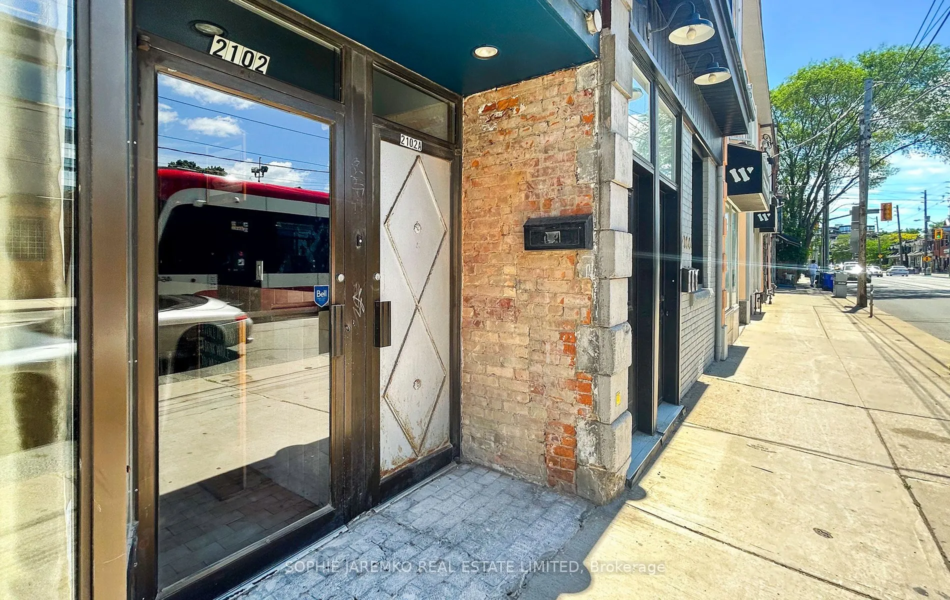 2102A Dundas Street W