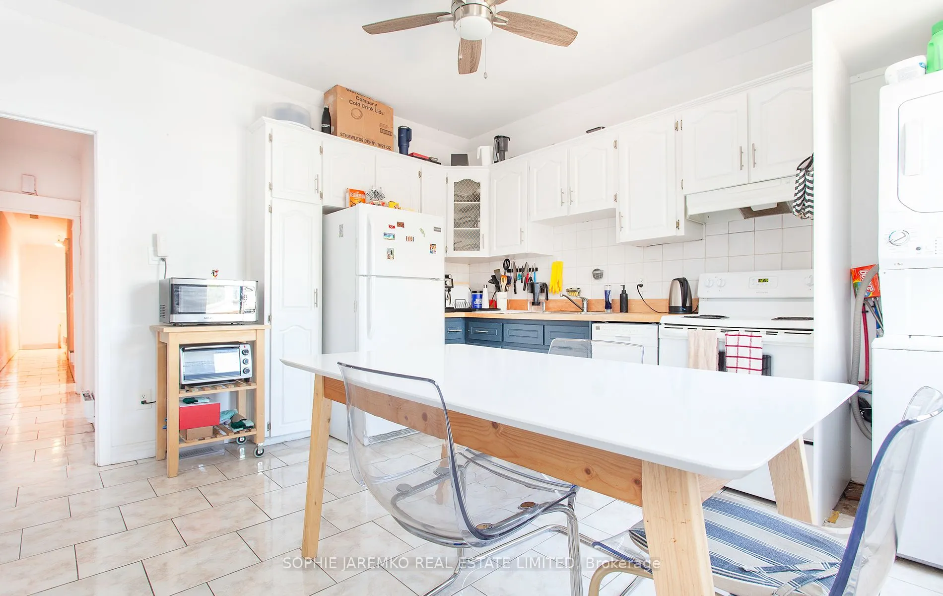 2102A Dundas Street W