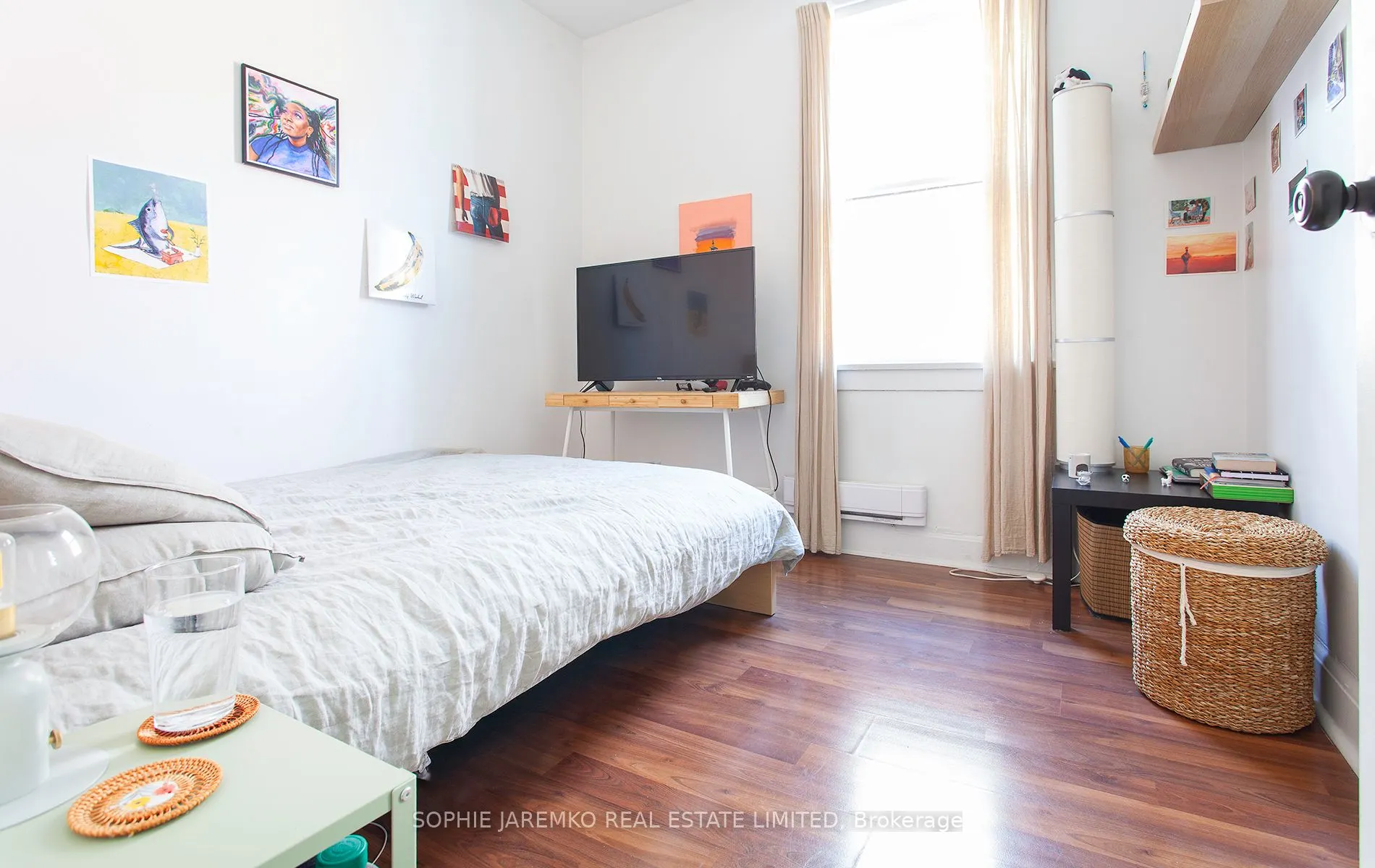 2102A Dundas Street W