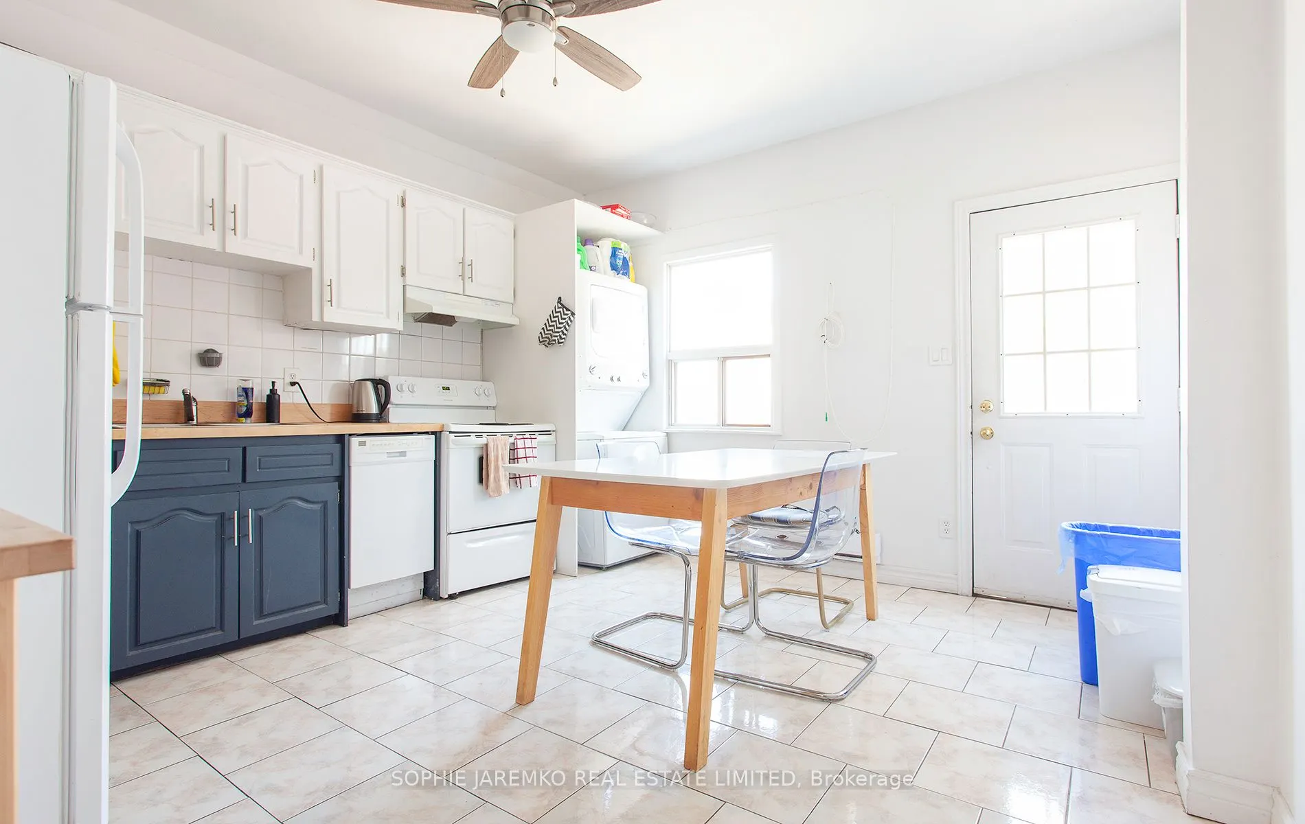 2102A Dundas Street W
