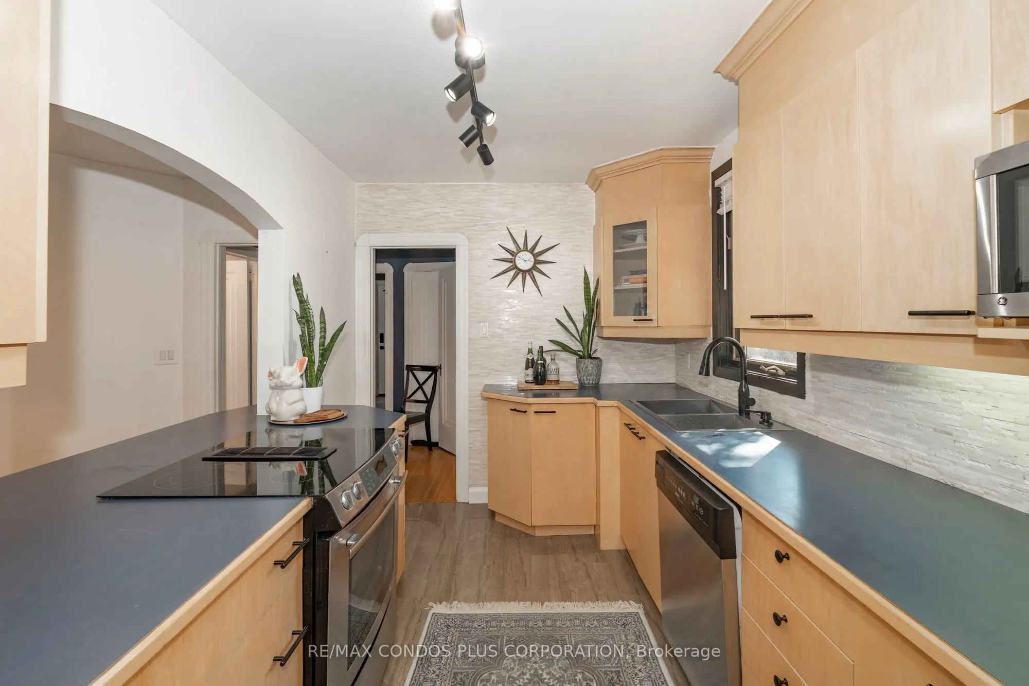 11 Elton Crescent