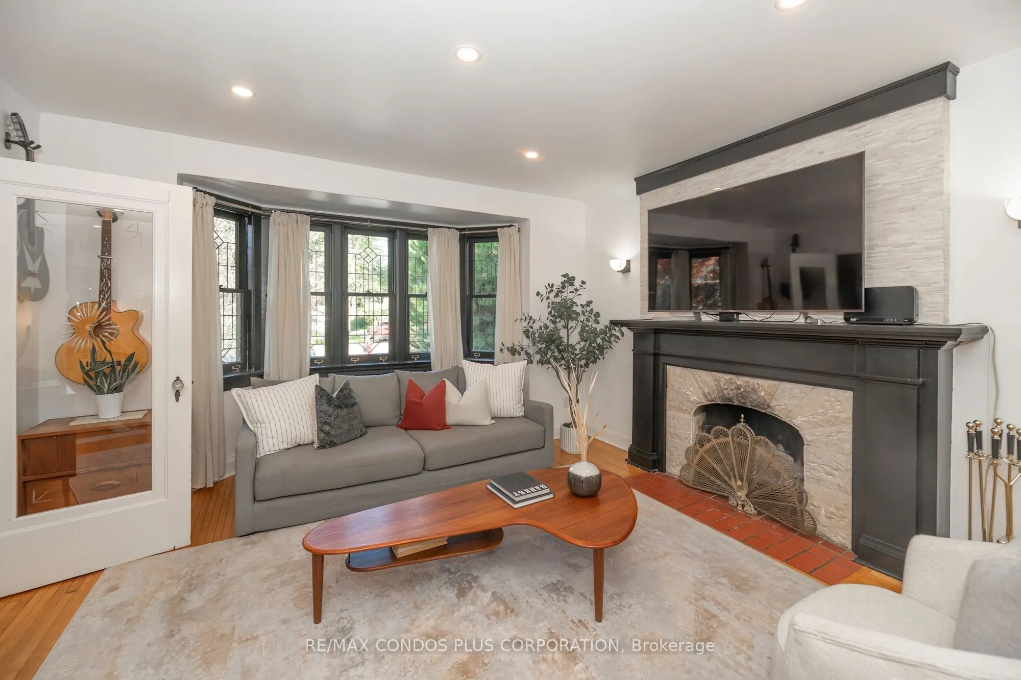 11 Elton Crescent