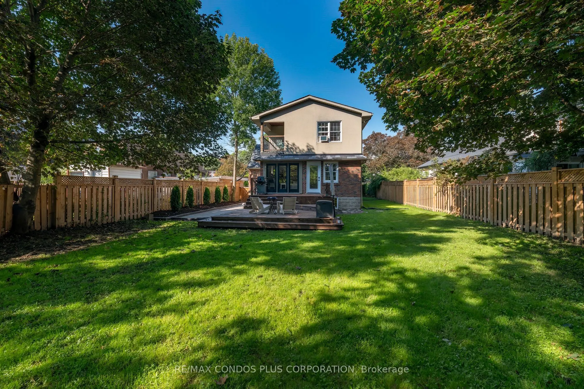 11 Elton Crescent