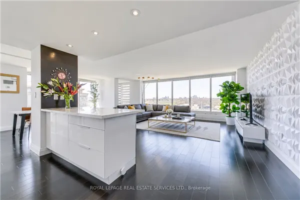 2045 Lake Shore Boulevard W