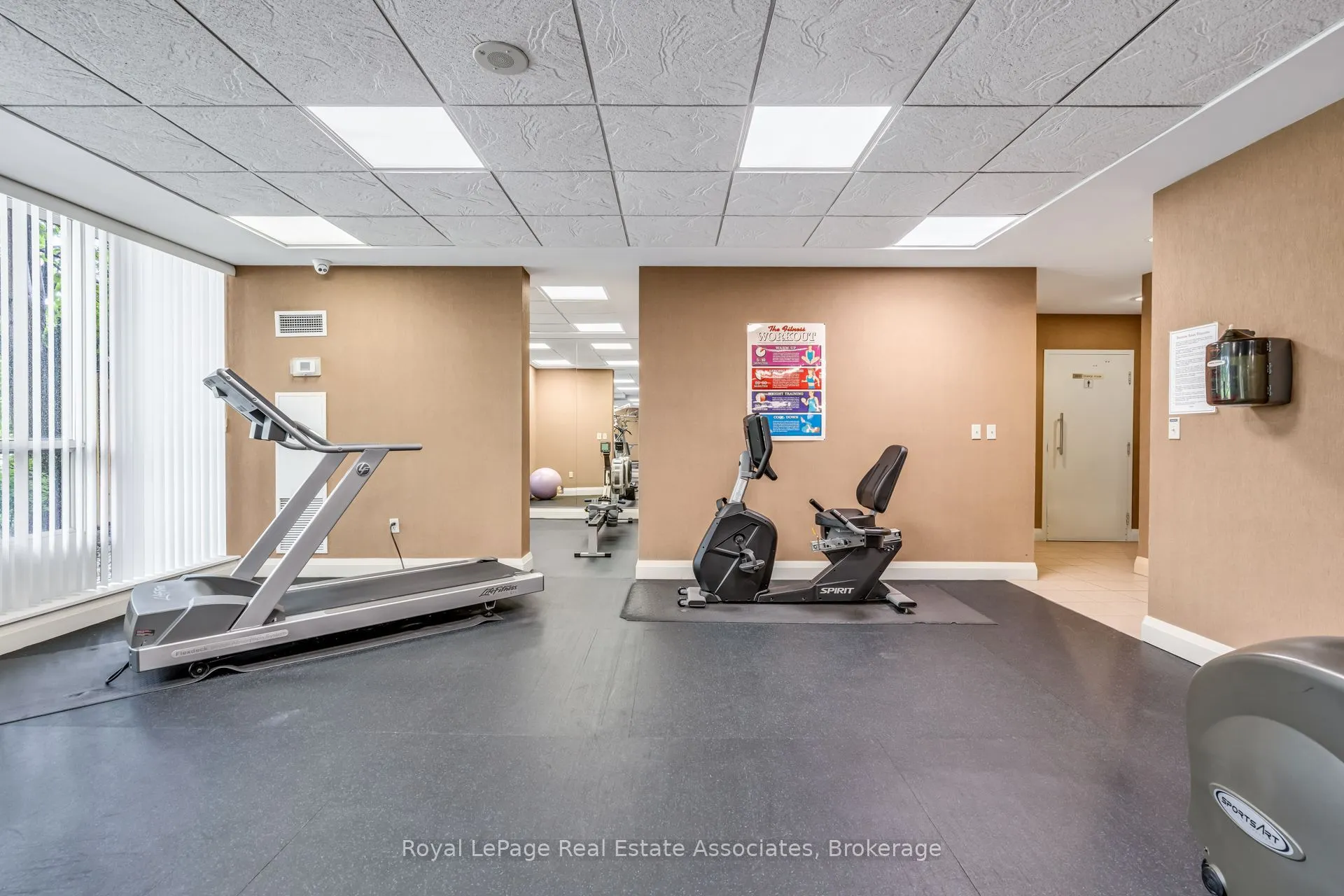 1140 Parkwest Place #208