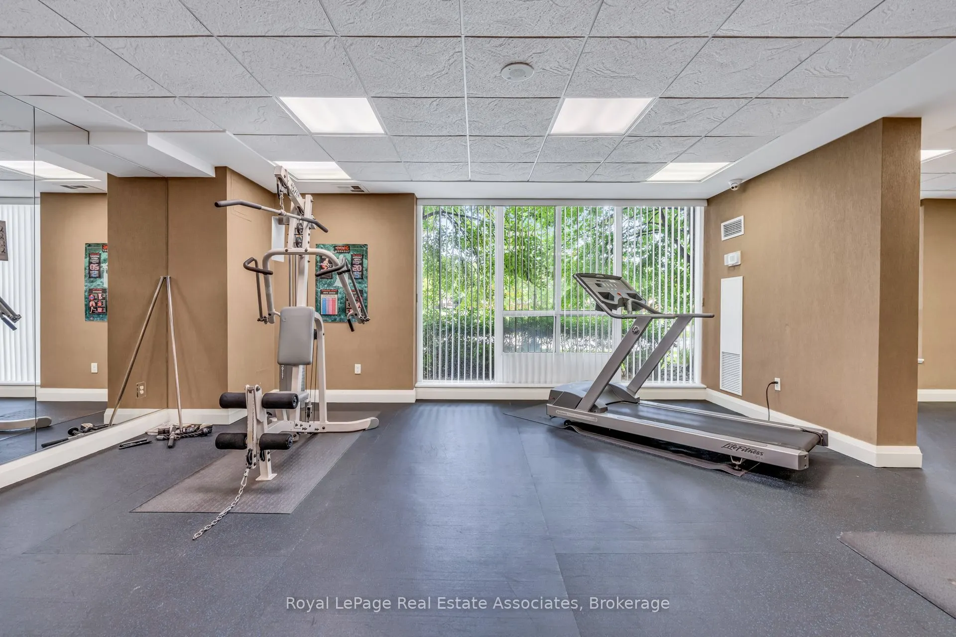 1140 Parkwest Place #208
