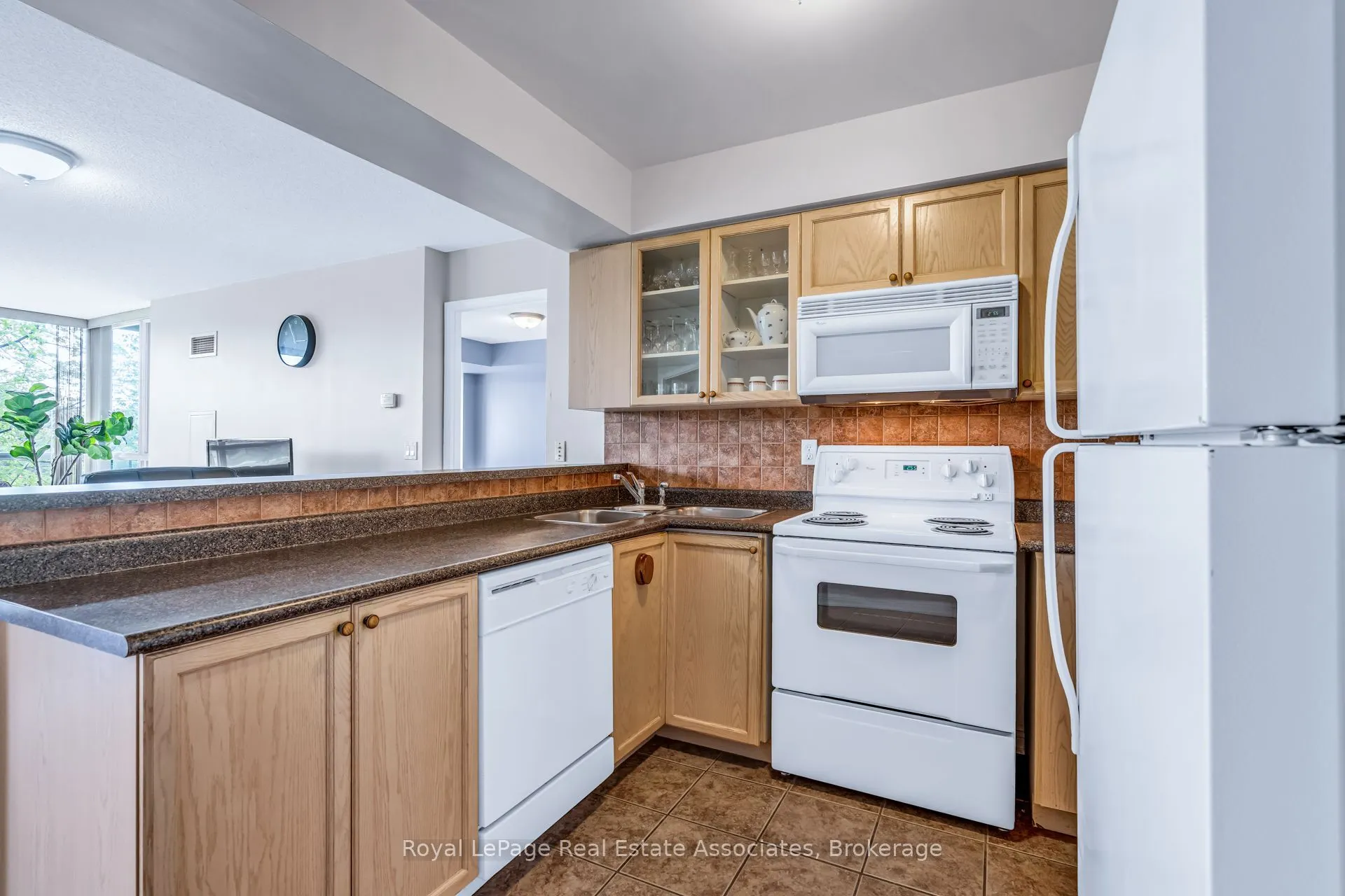 1140 Parkwest Place #208