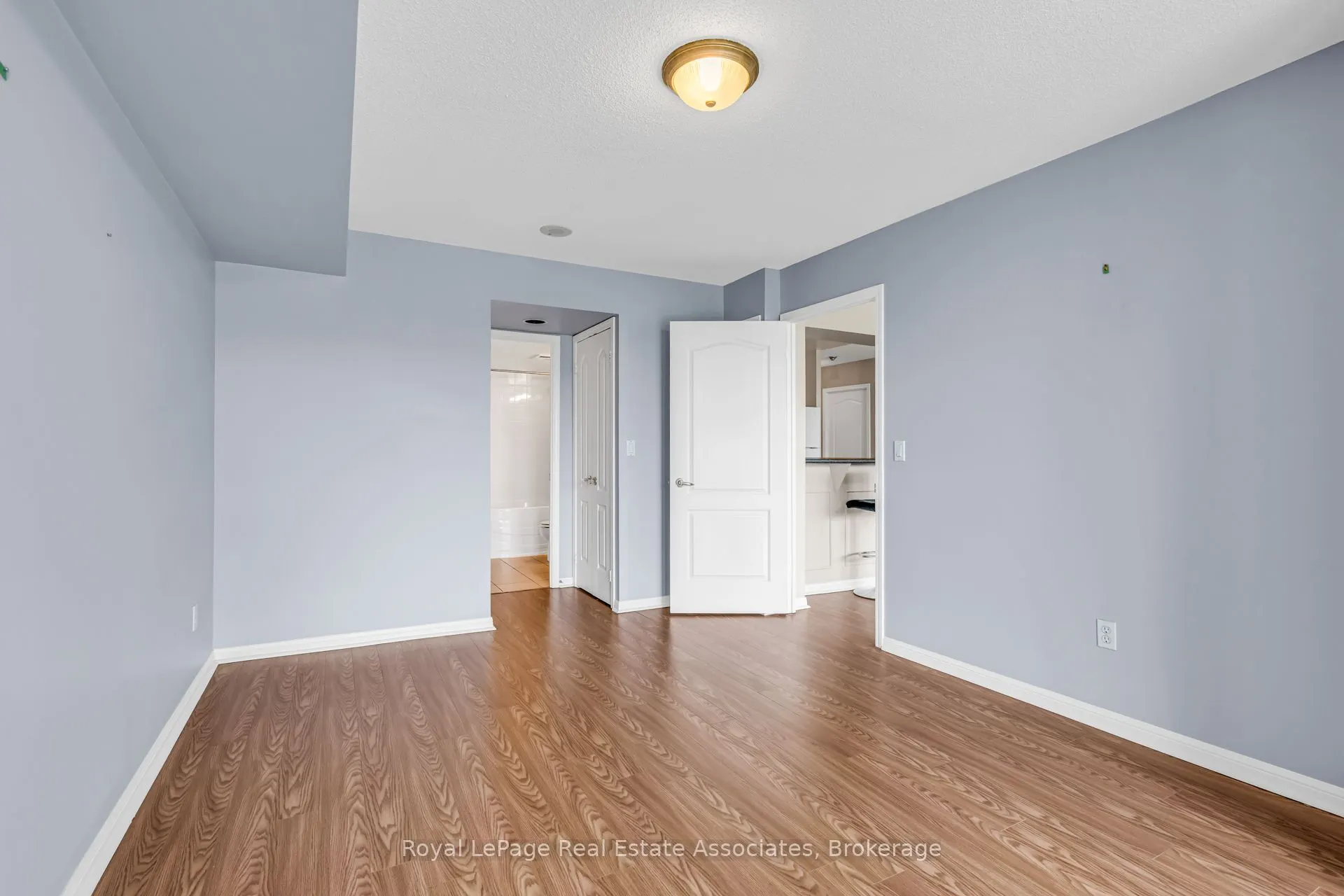 1140 Parkwest Place #208