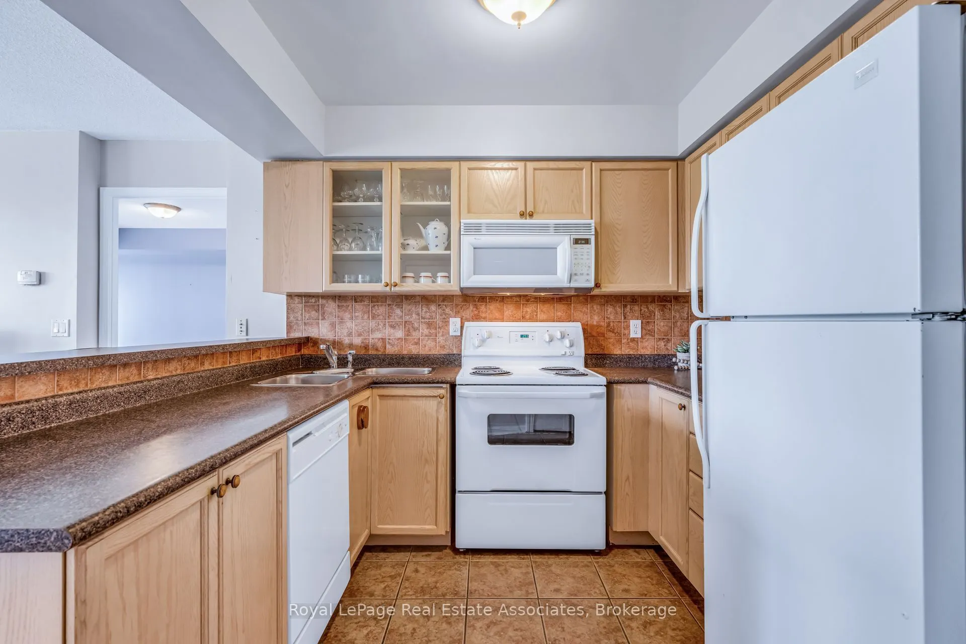 1140 Parkwest Place #208
