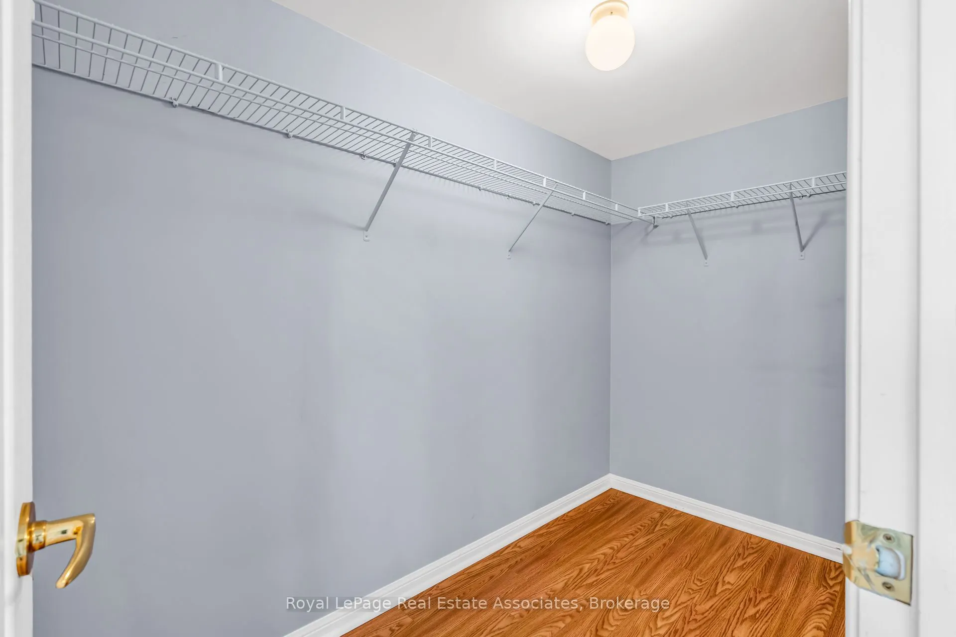 1140 Parkwest Place #208