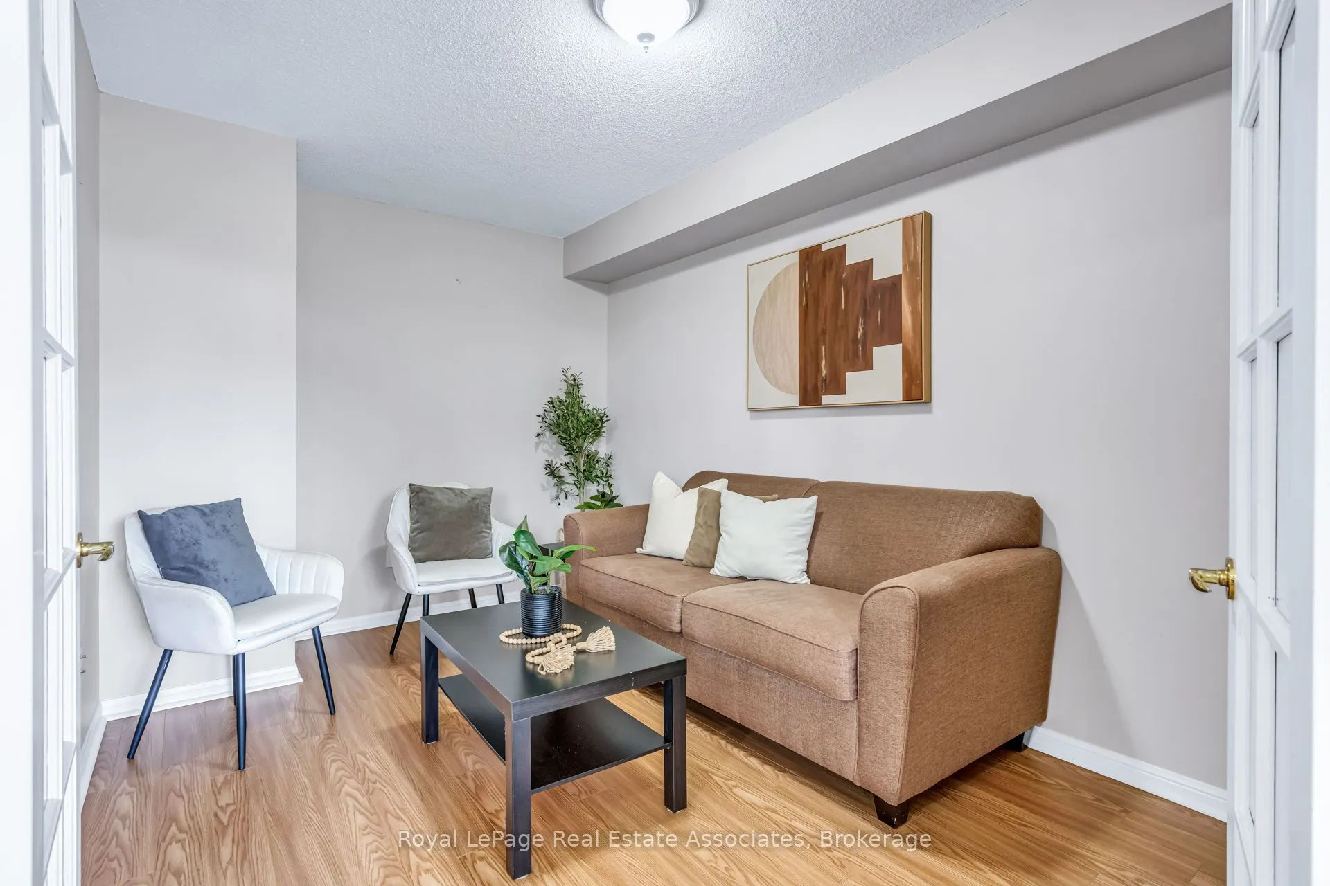 1140 Parkwest Place #208