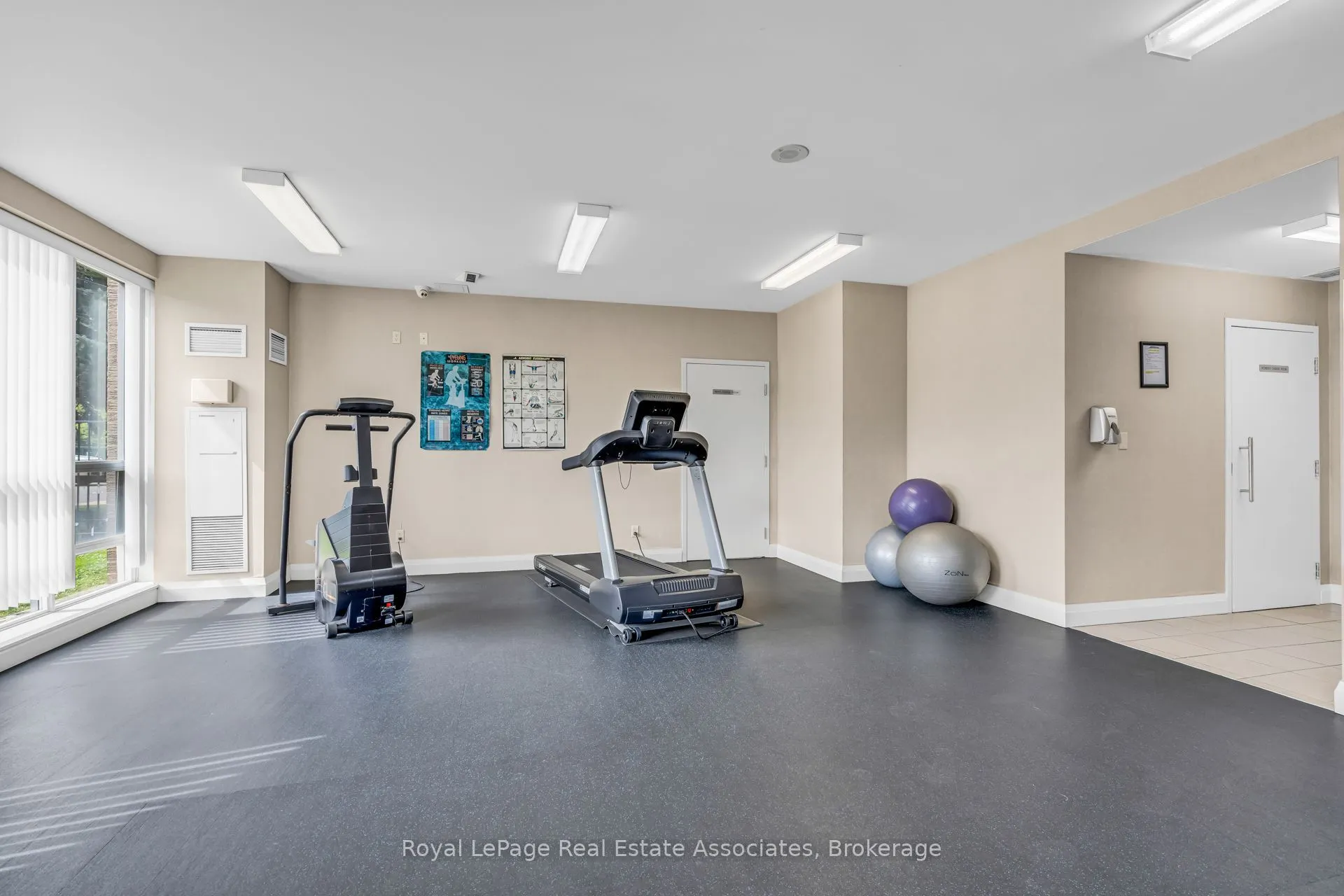 1140 Parkwest Place #208