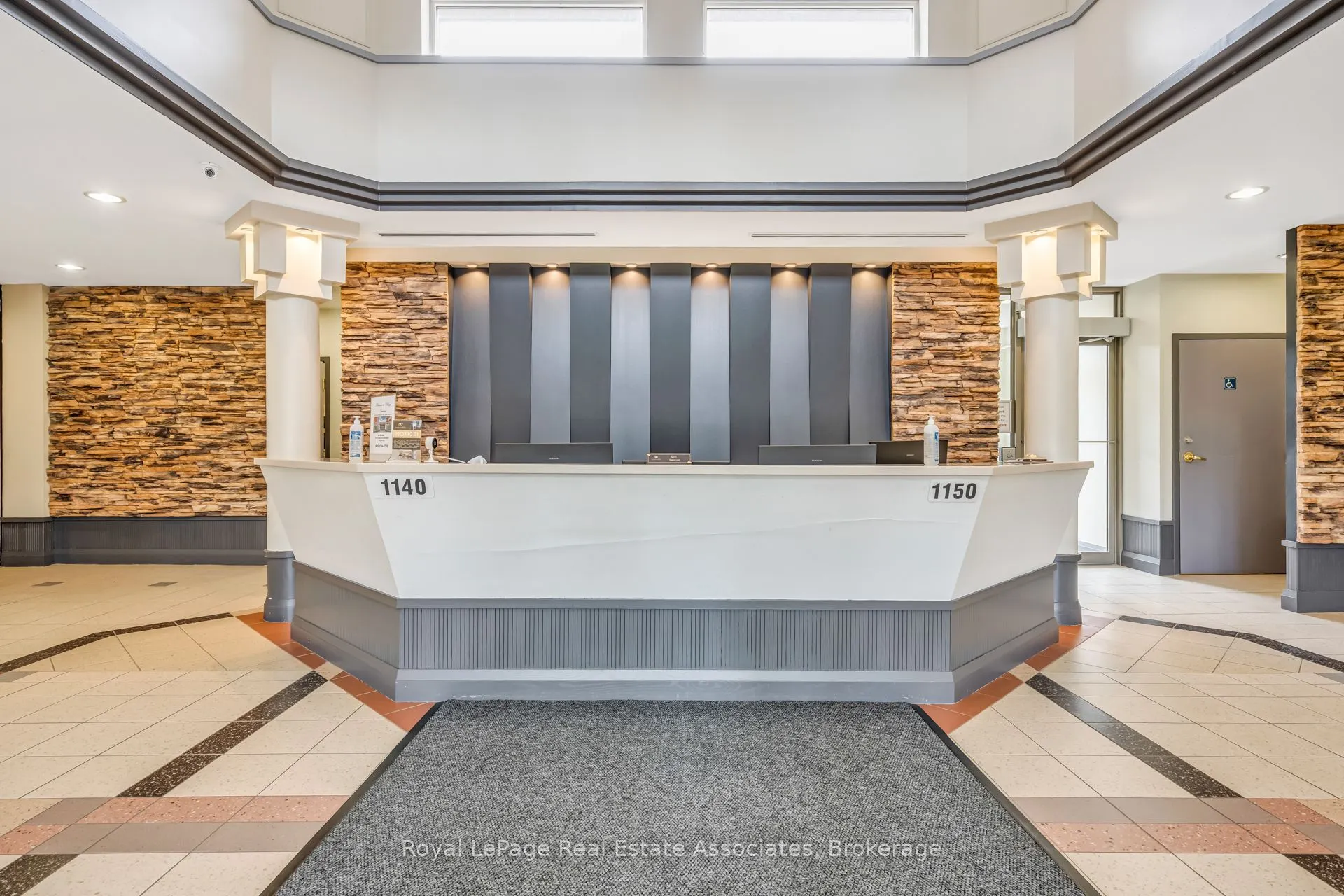 1140 Parkwest Place #208