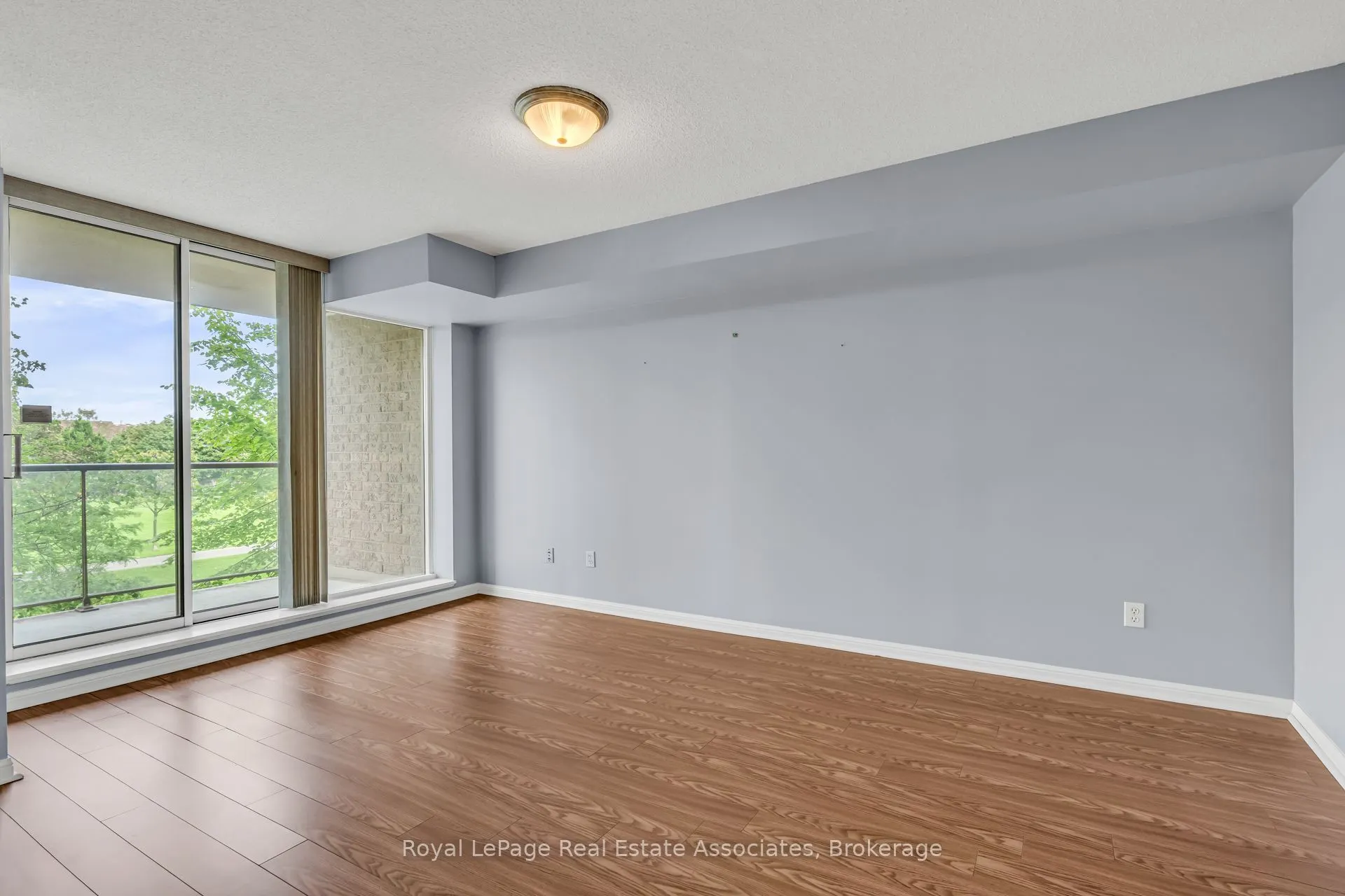 1140 Parkwest Place #208