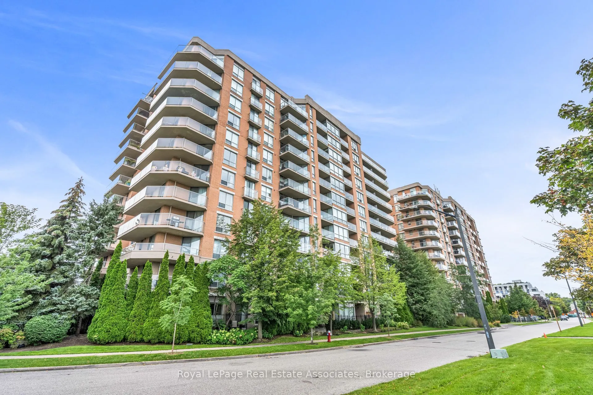 1140 Parkwest Place #208