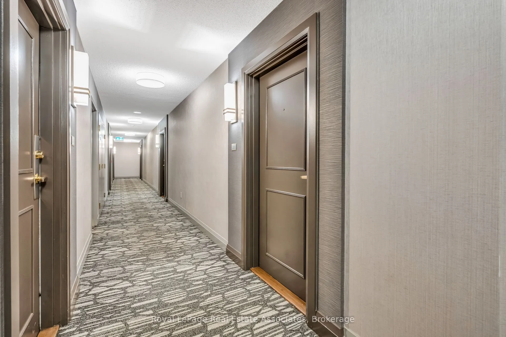 1140 Parkwest Place #208