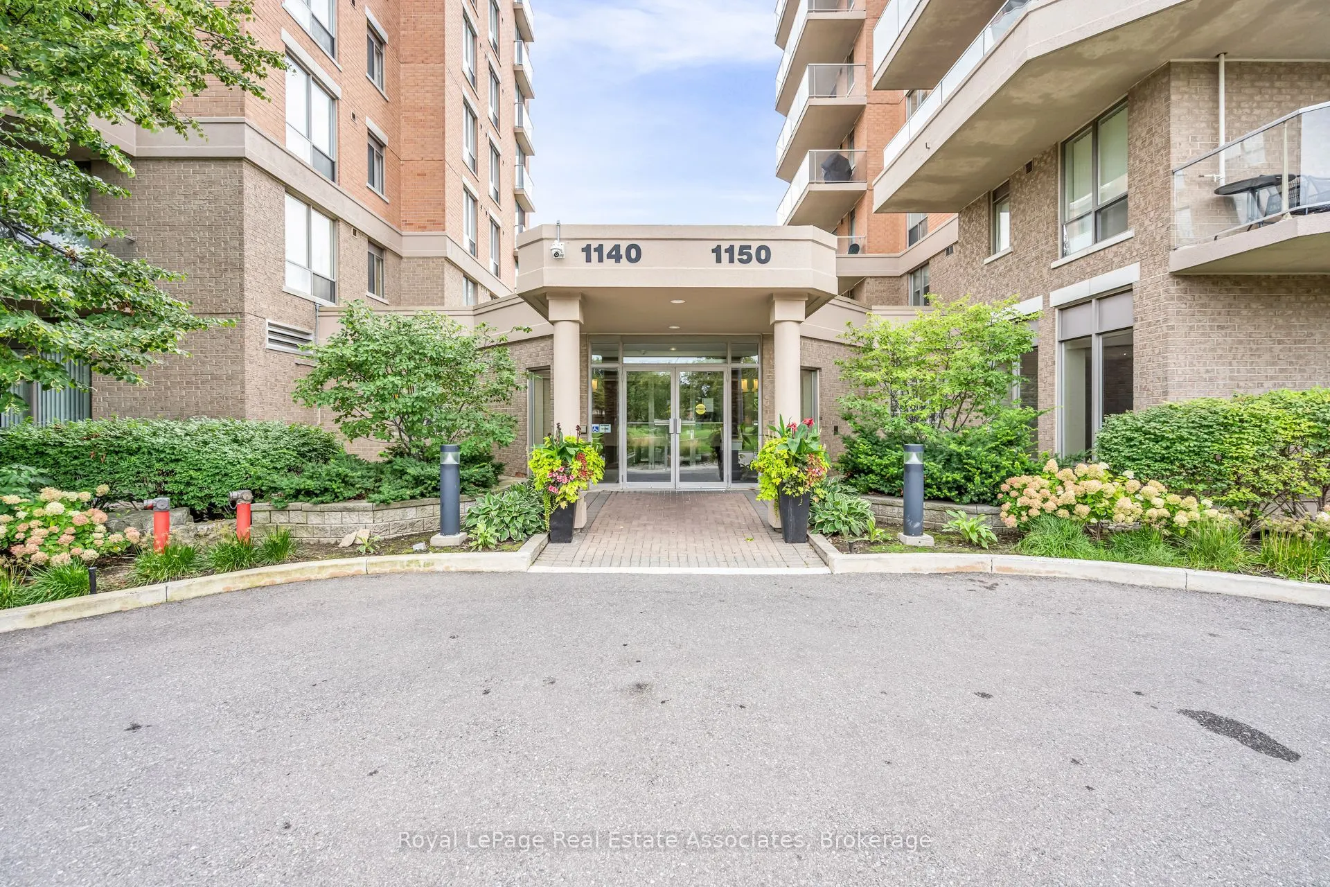 1140 Parkwest Place #208