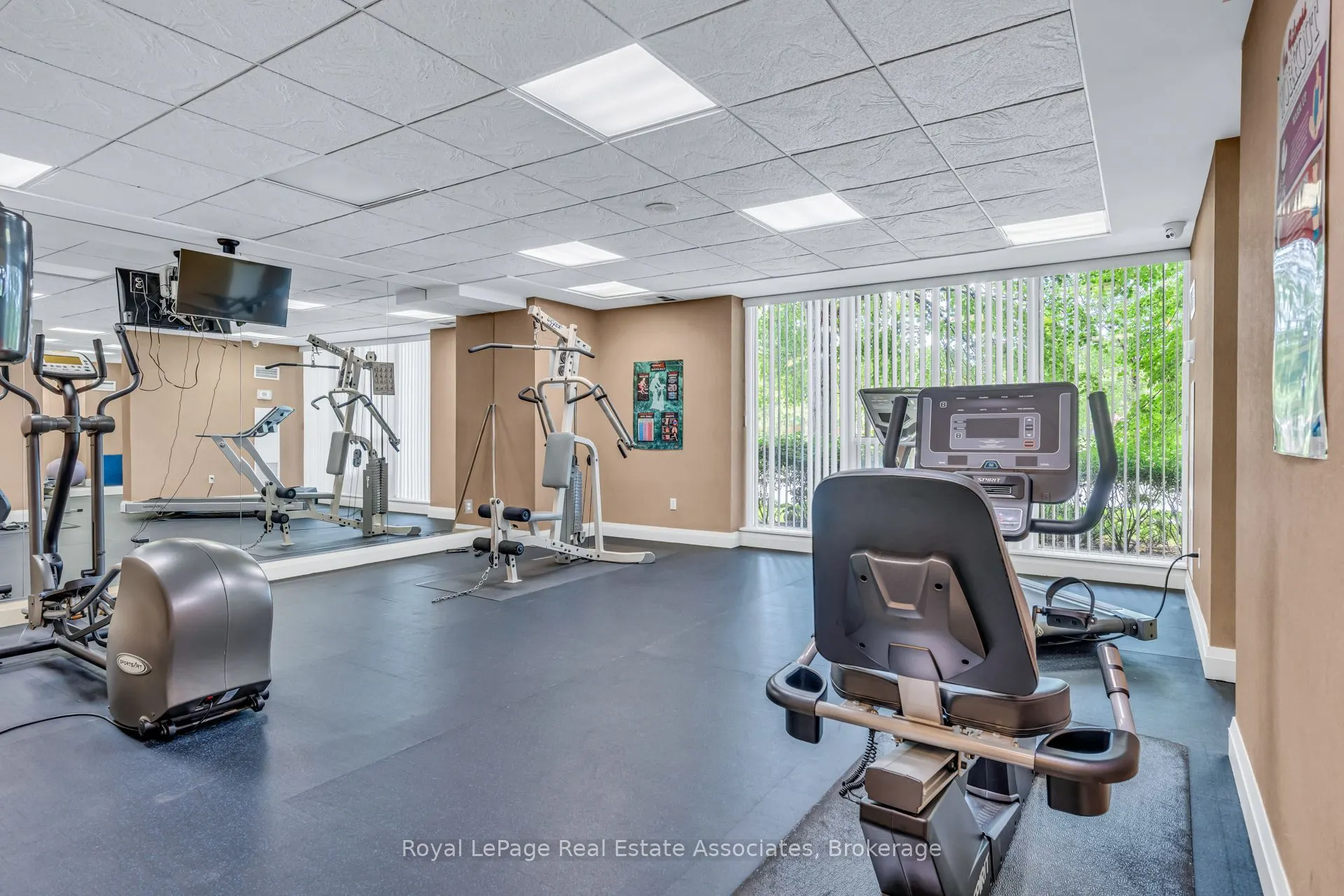 1140 Parkwest Place #208