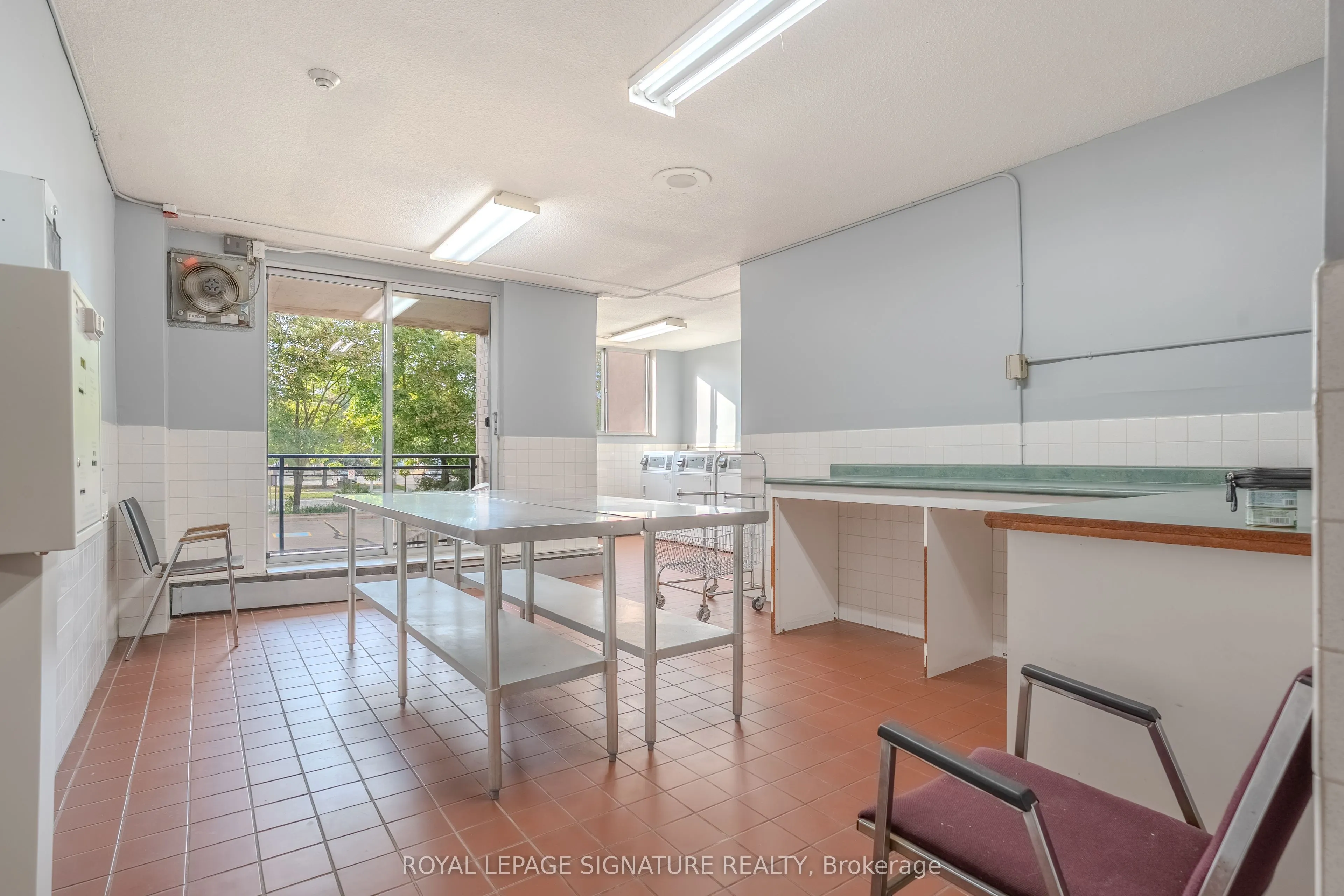 975 Warwick Court #1608