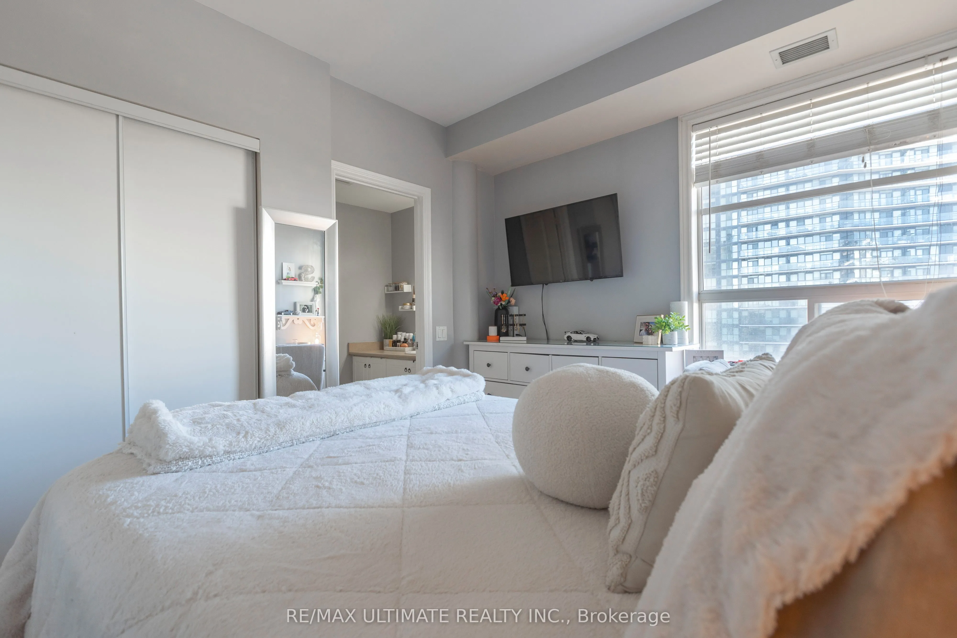 1415 Lawrence Avenue W #406