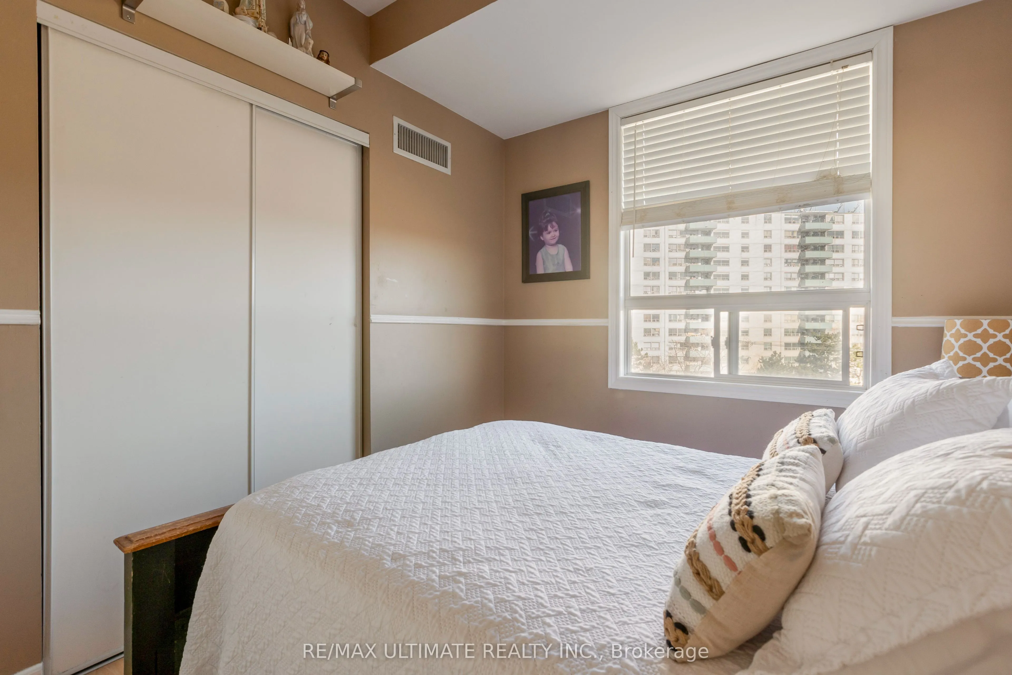 1415 Lawrence Avenue W #406