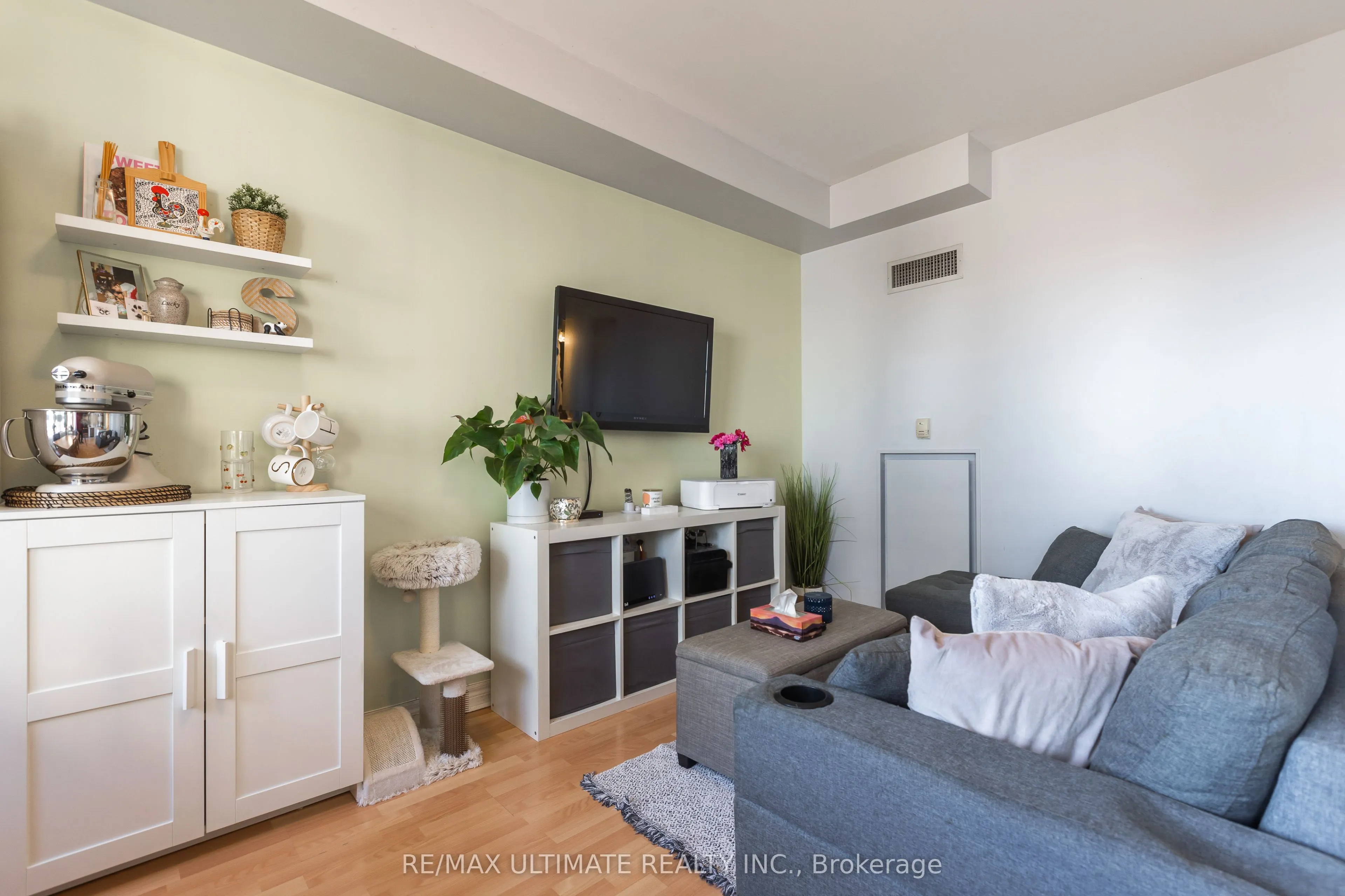 1415 Lawrence Avenue W #406