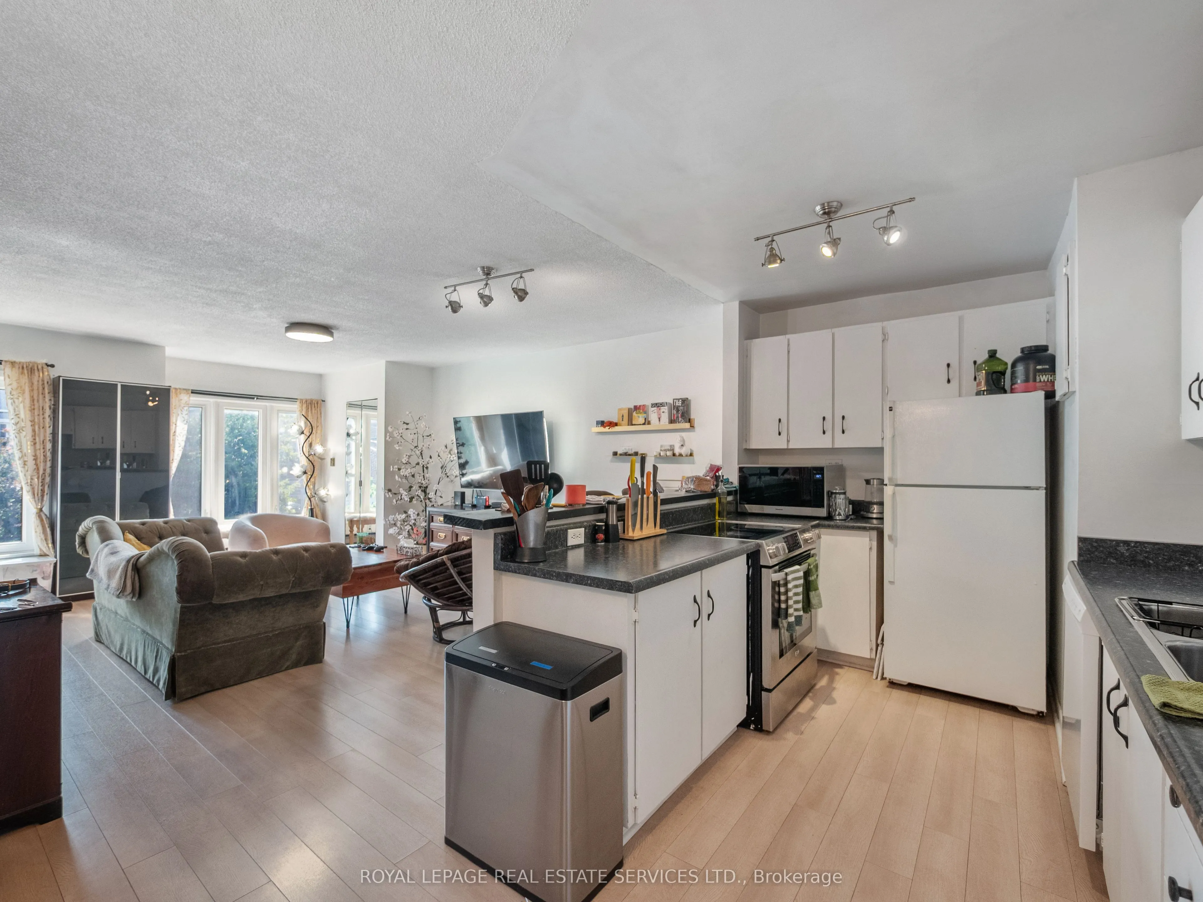 346 Indian Road Crescent