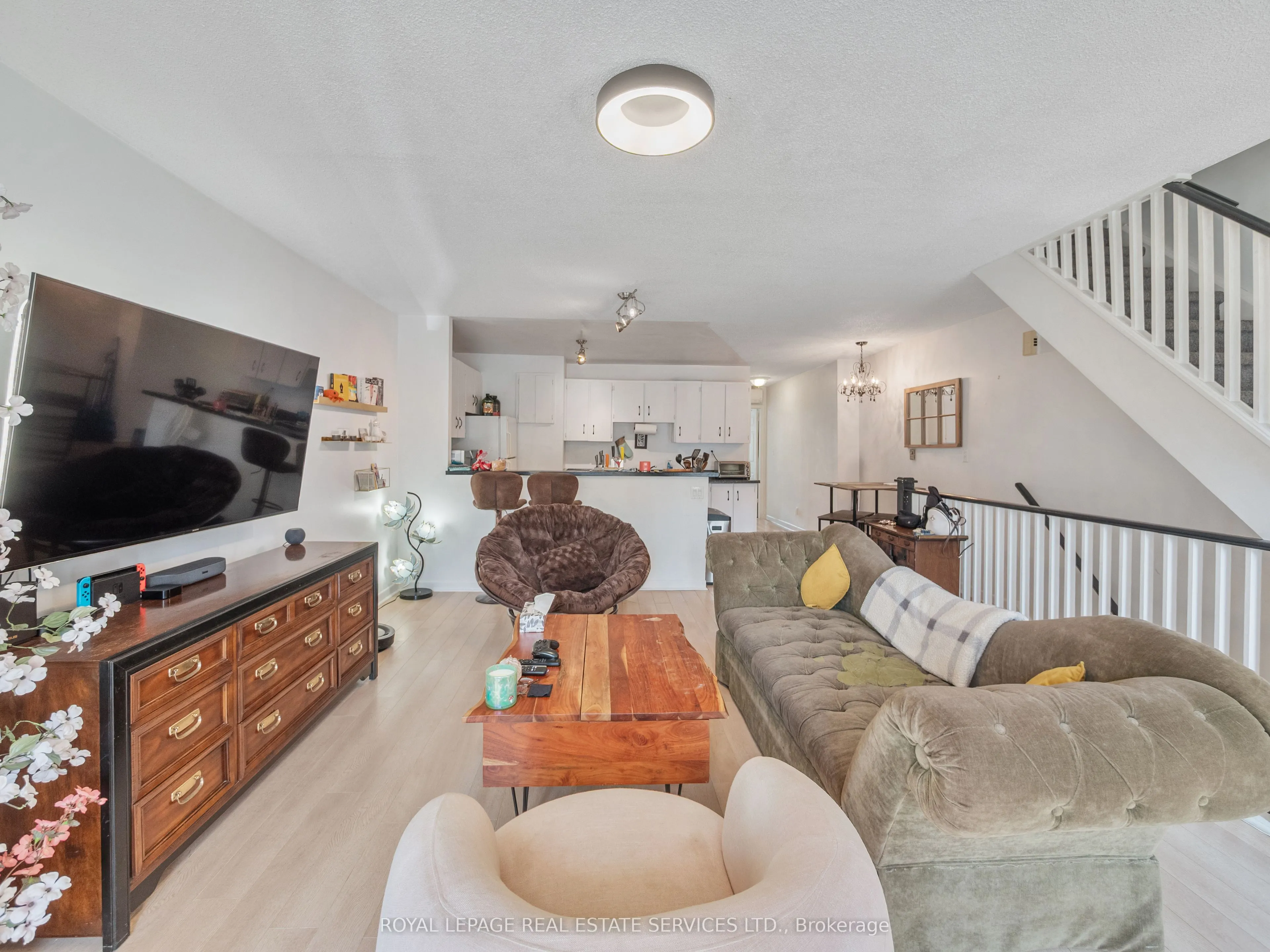 346 Indian Road Crescent