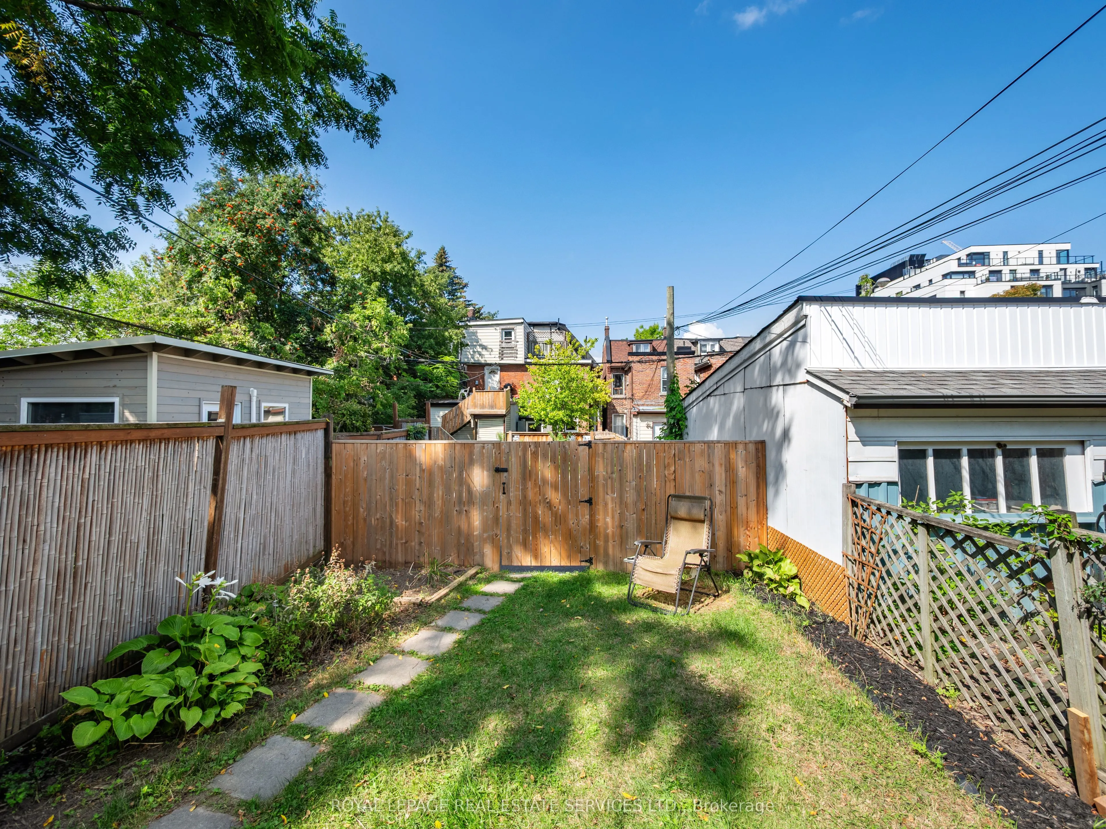 346 Indian Road Crescent