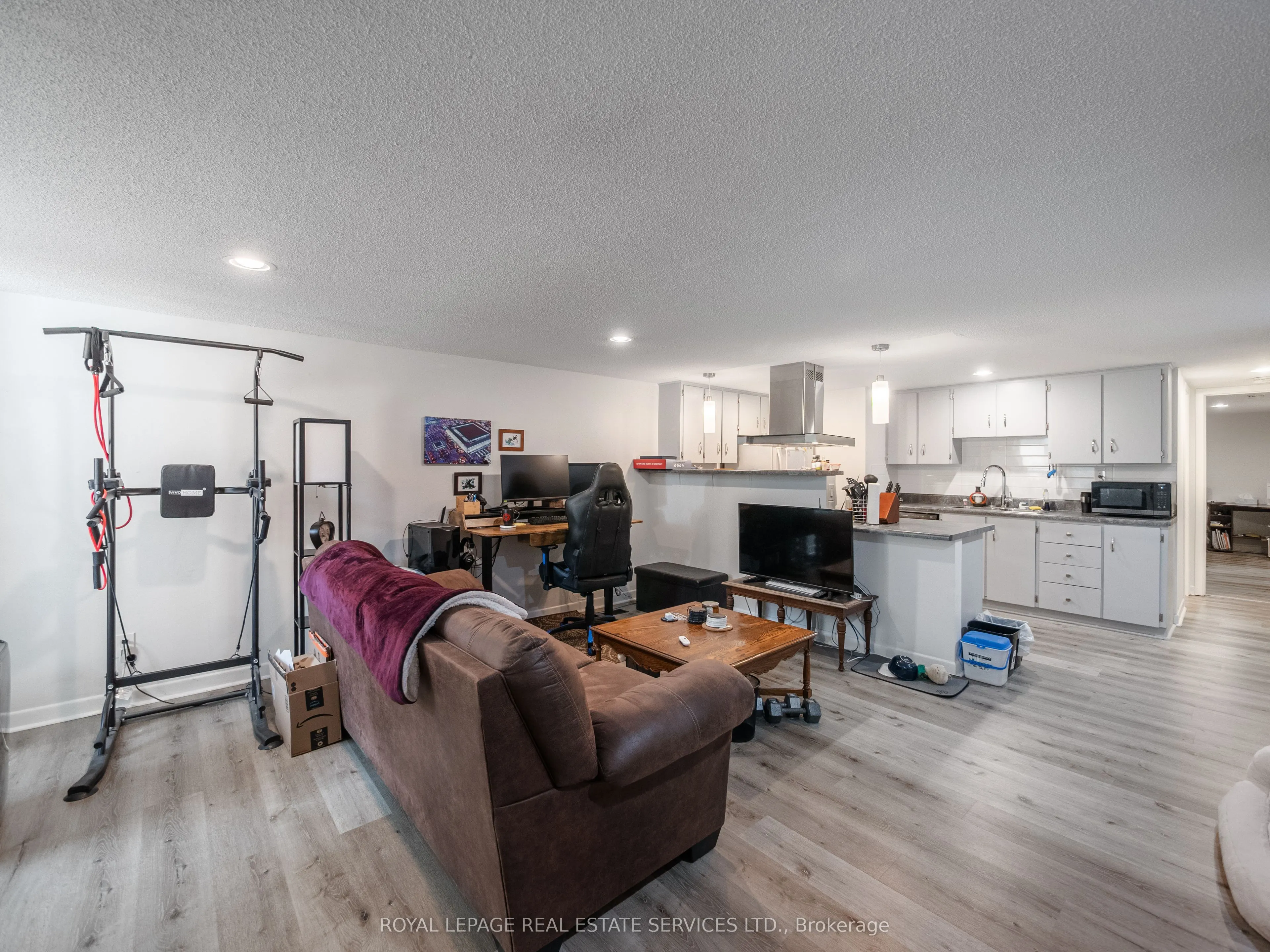 346 Indian Road Crescent