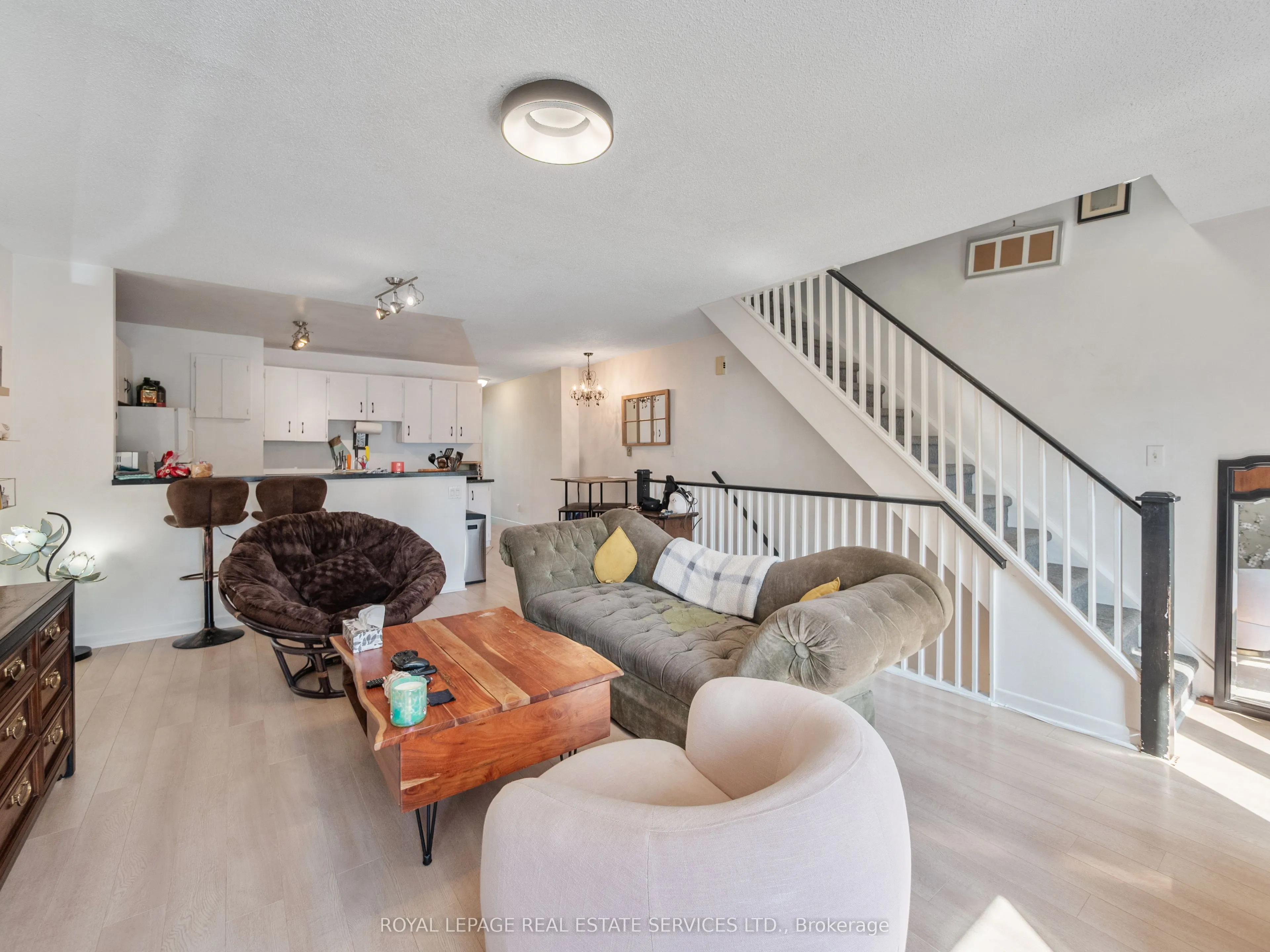 346 Indian Road Crescent