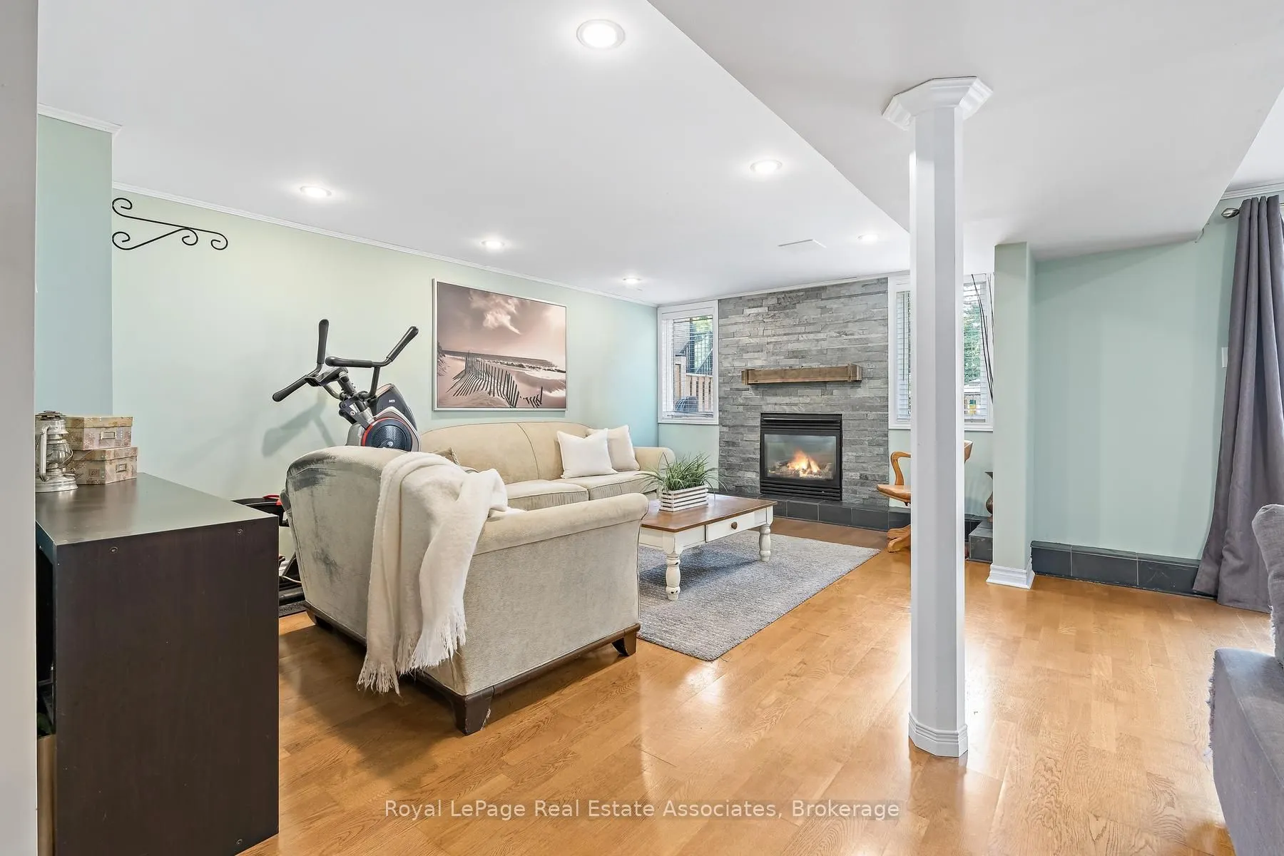 1069 Knotty Pine Grove