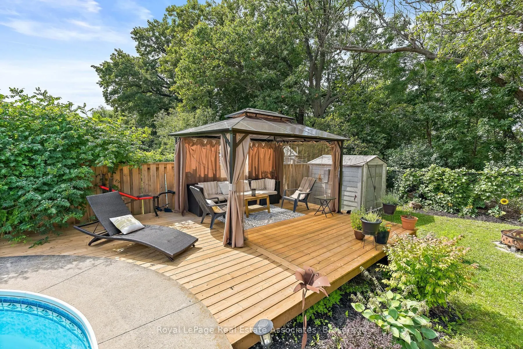 1069 Knotty Pine Grove