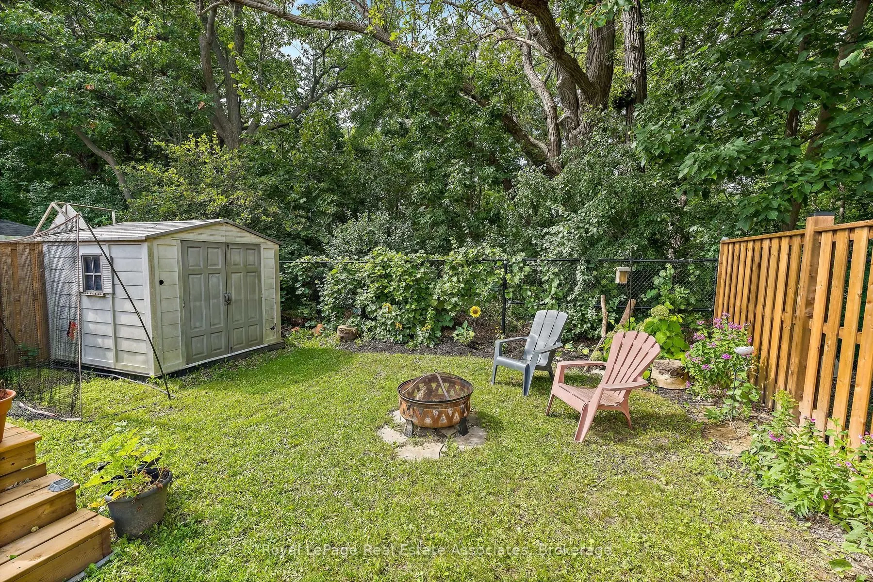 1069 Knotty Pine Grove