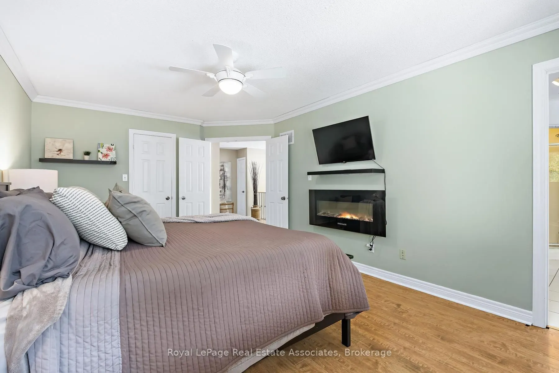 1069 Knotty Pine Grove