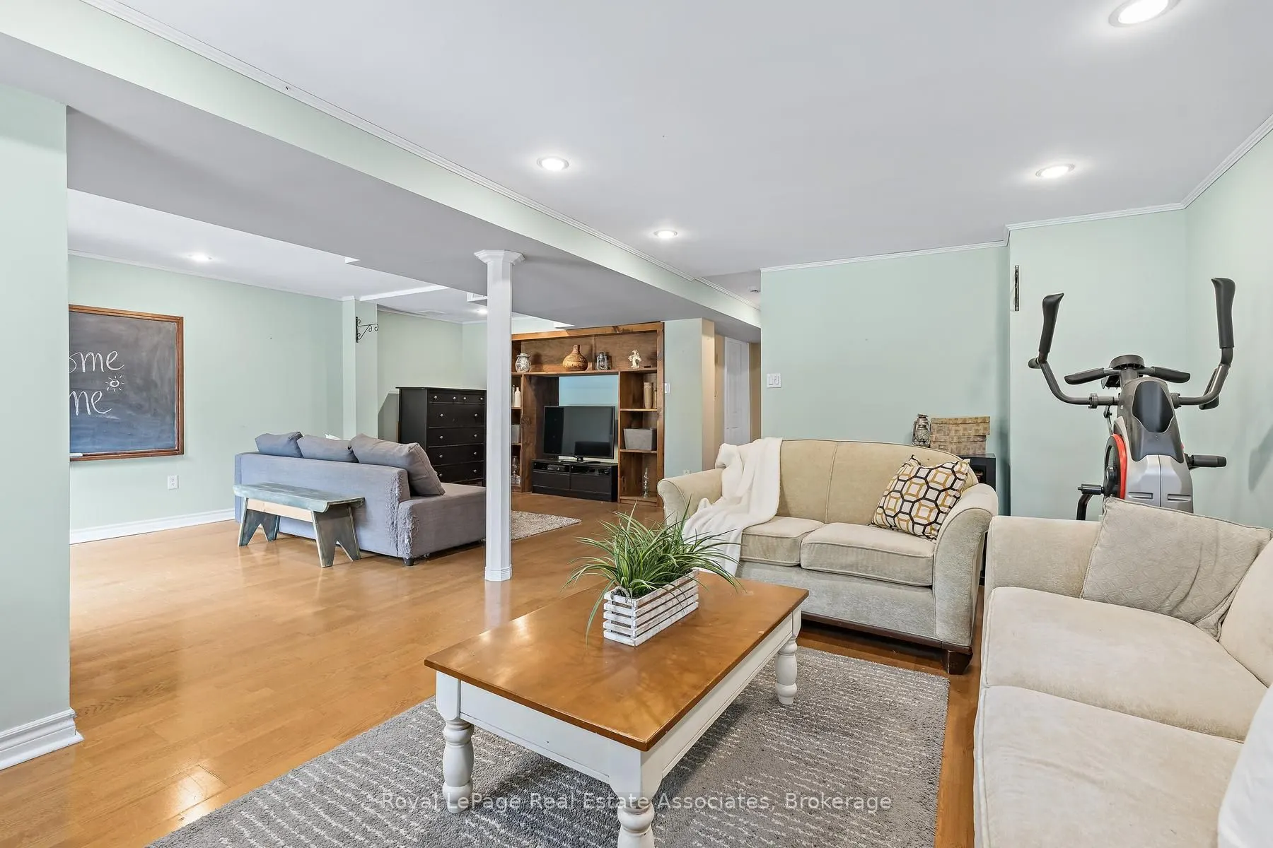 1069 Knotty Pine Grove
