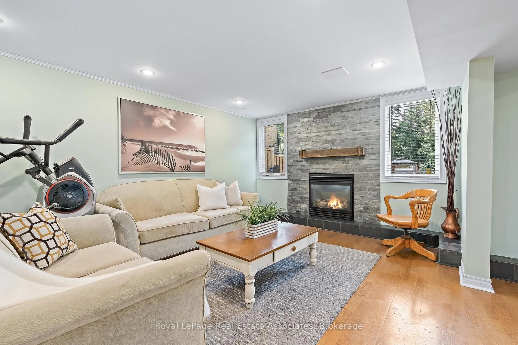 1069 Knotty Pine Grove
