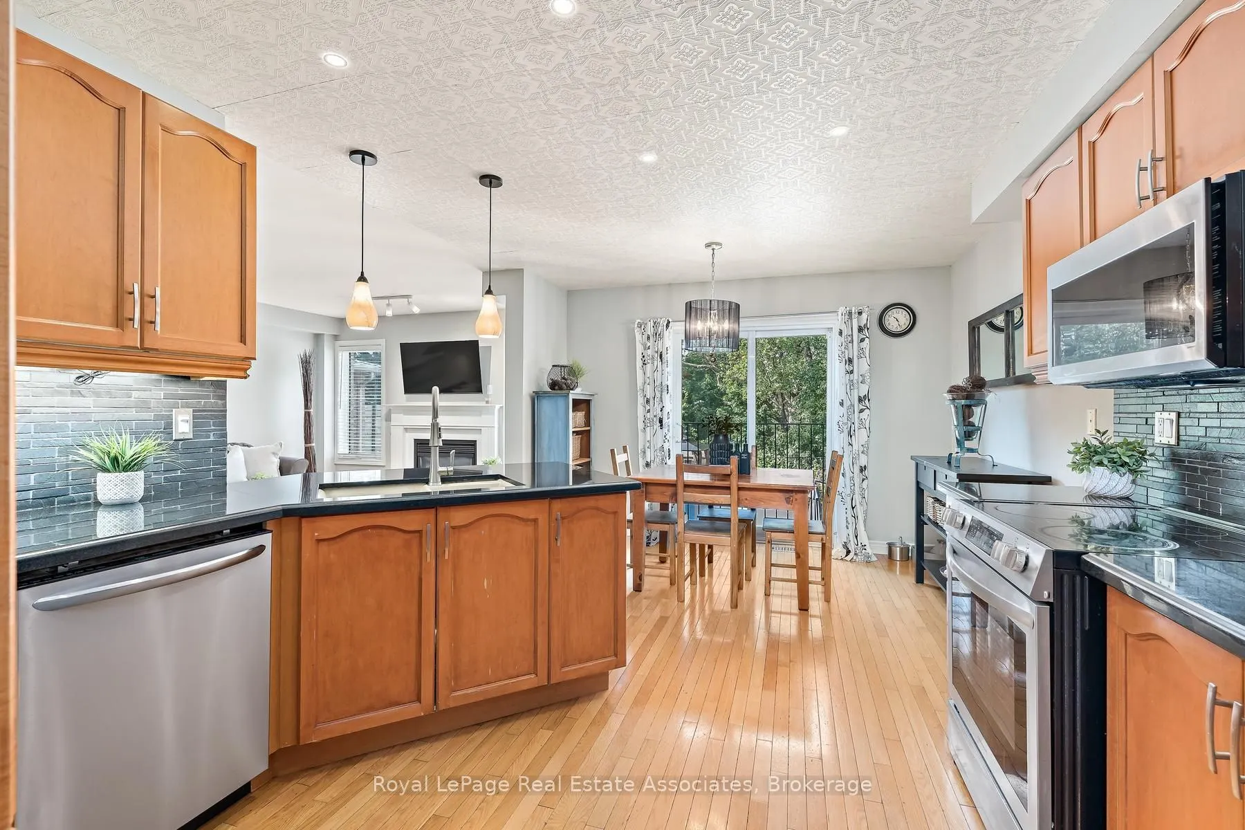 1069 Knotty Pine Grove