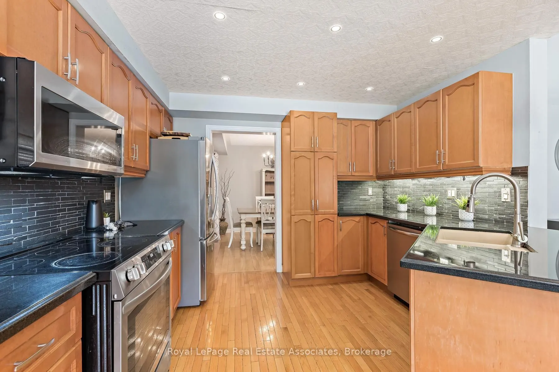1069 Knotty Pine Grove