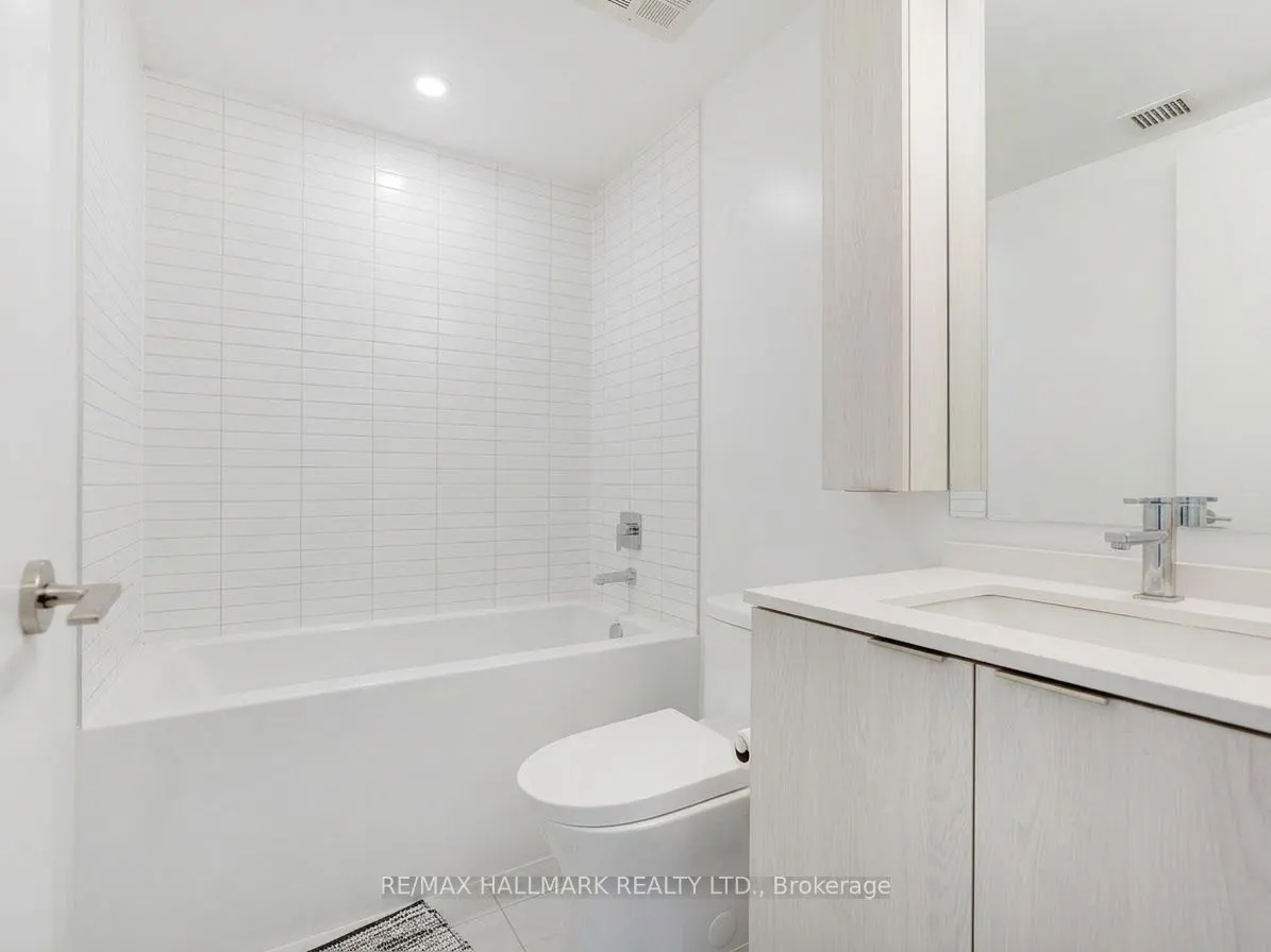 86 Dundas Street E #1015